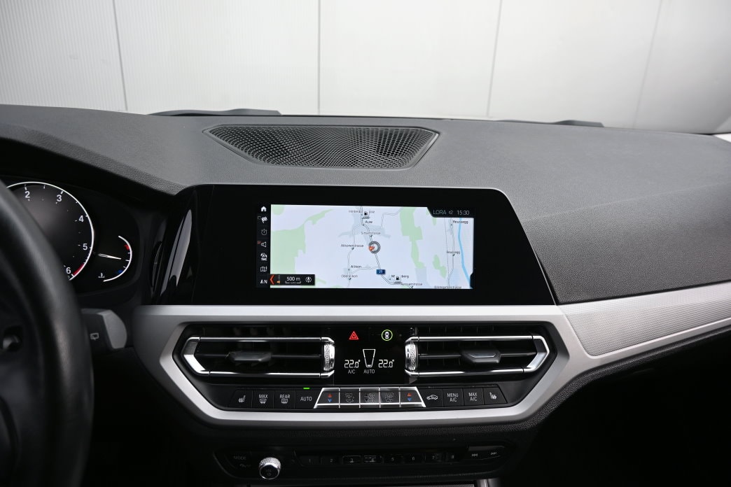 BMW 320d xDrive Touring Steptronic-image-10