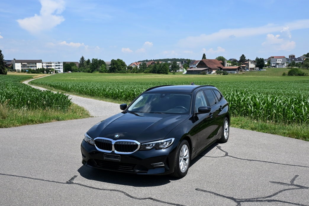 BMW 320d xDrive Touring Steptronic-image-0