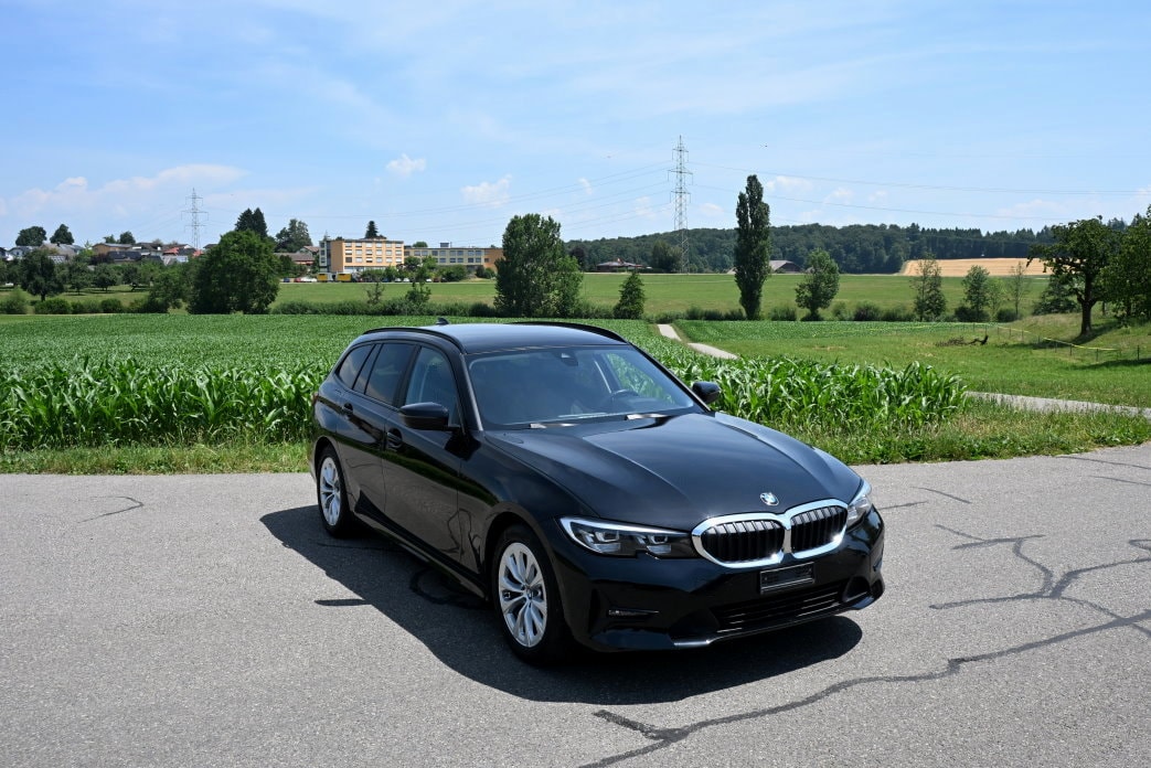 BMW 320d xDrive Touring Steptronic-image-1