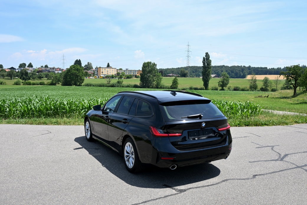 BMW 320d xDrive Touring Steptronic-image-3