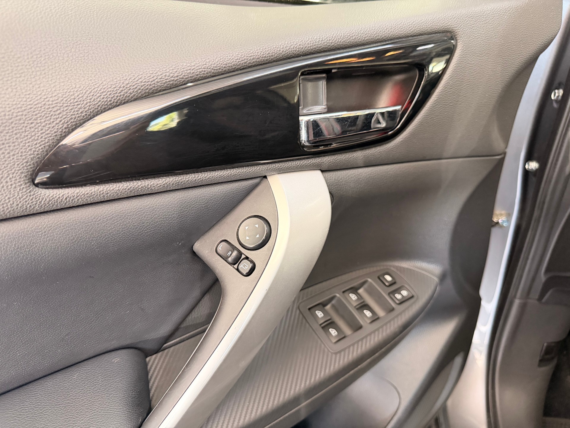 MITSUBISHI Eclipse Cross 2.4 PHEV Intense 4WD-image-9