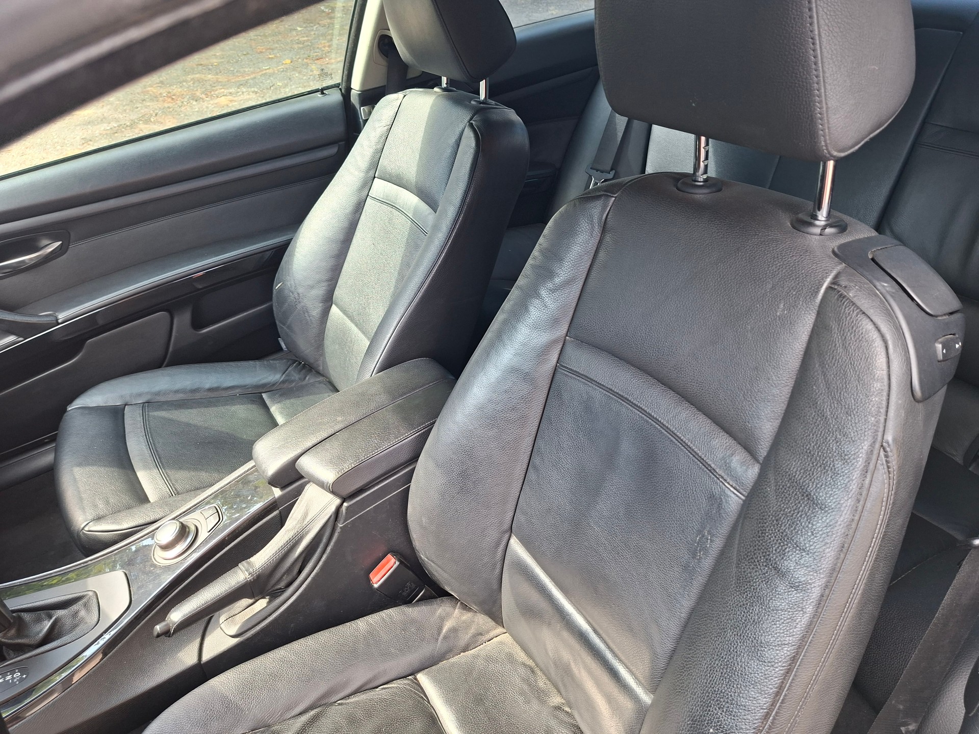 BMW 325i Coupé-image-12