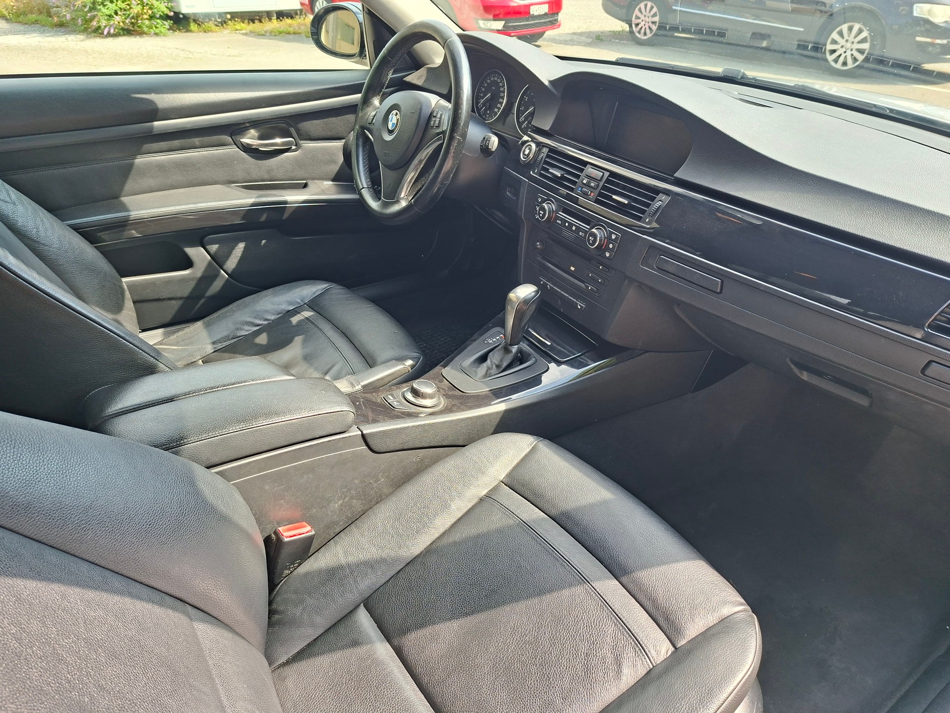 BMW 325i Coupé-image-5
