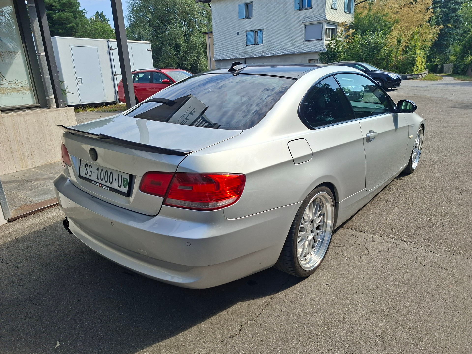 BMW 325i Coupé-image-1