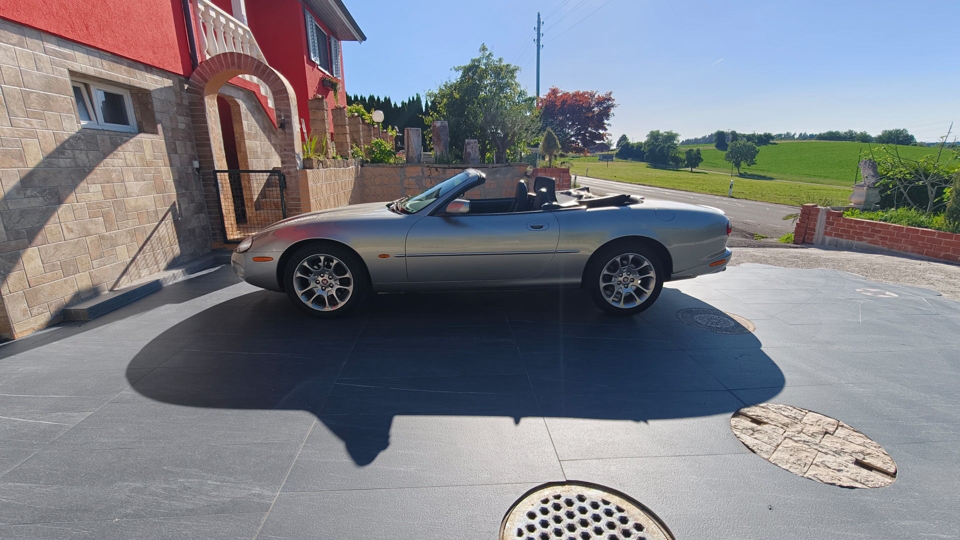 JAGUAR XKR S/C Convertible-image-0