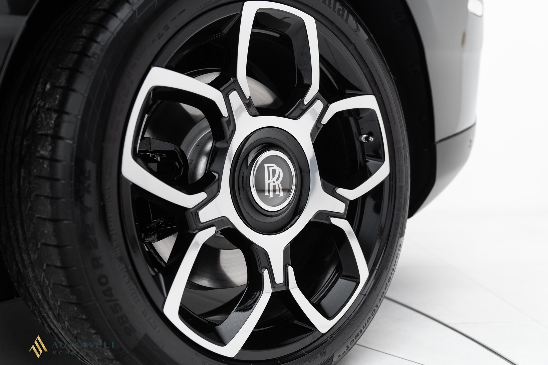 ROLLS-ROYCE Cullinan 6.7 V12 Black Badge-image-15