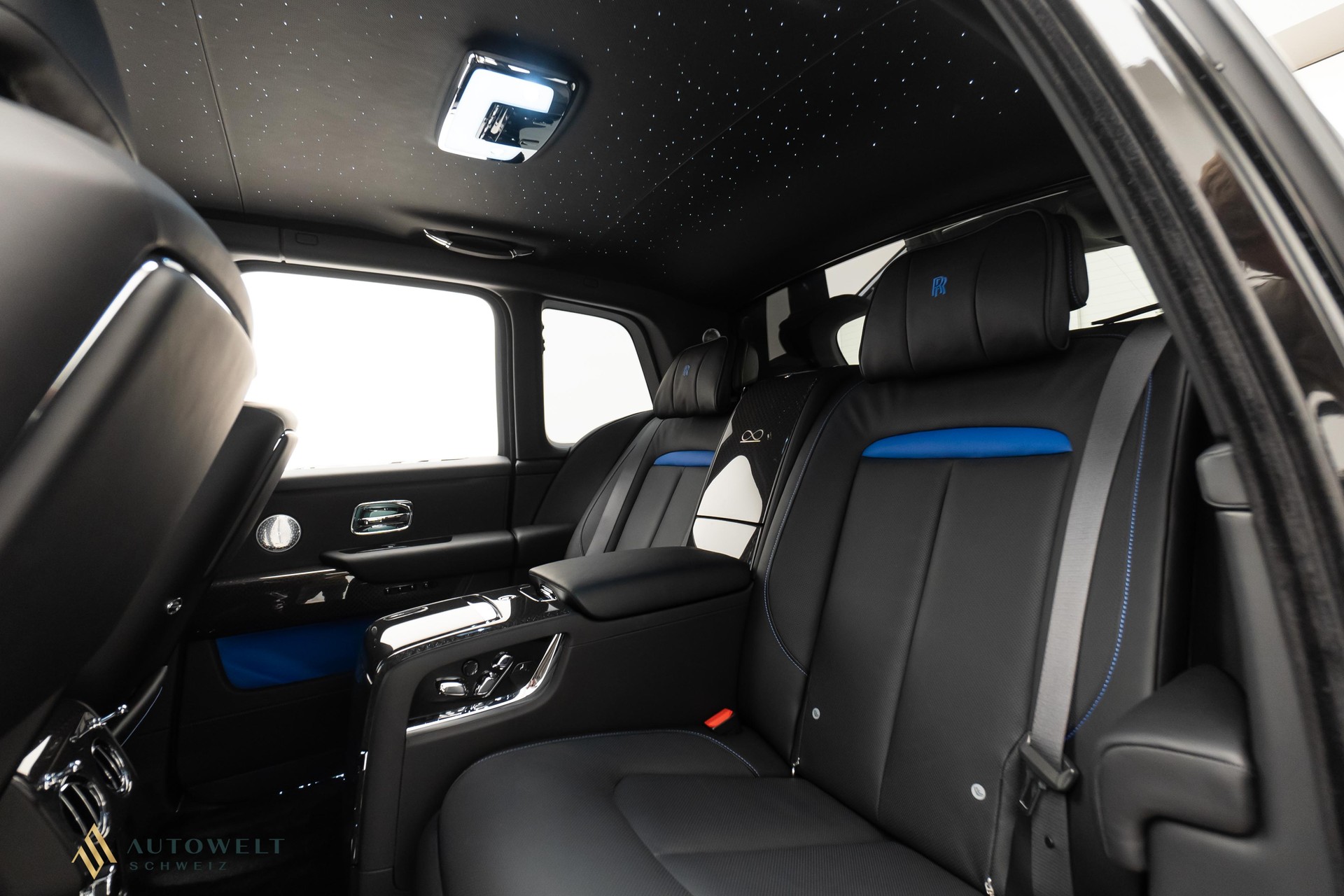 ROLLS-ROYCE Cullinan 6.7 V12 Black Badge-image-7