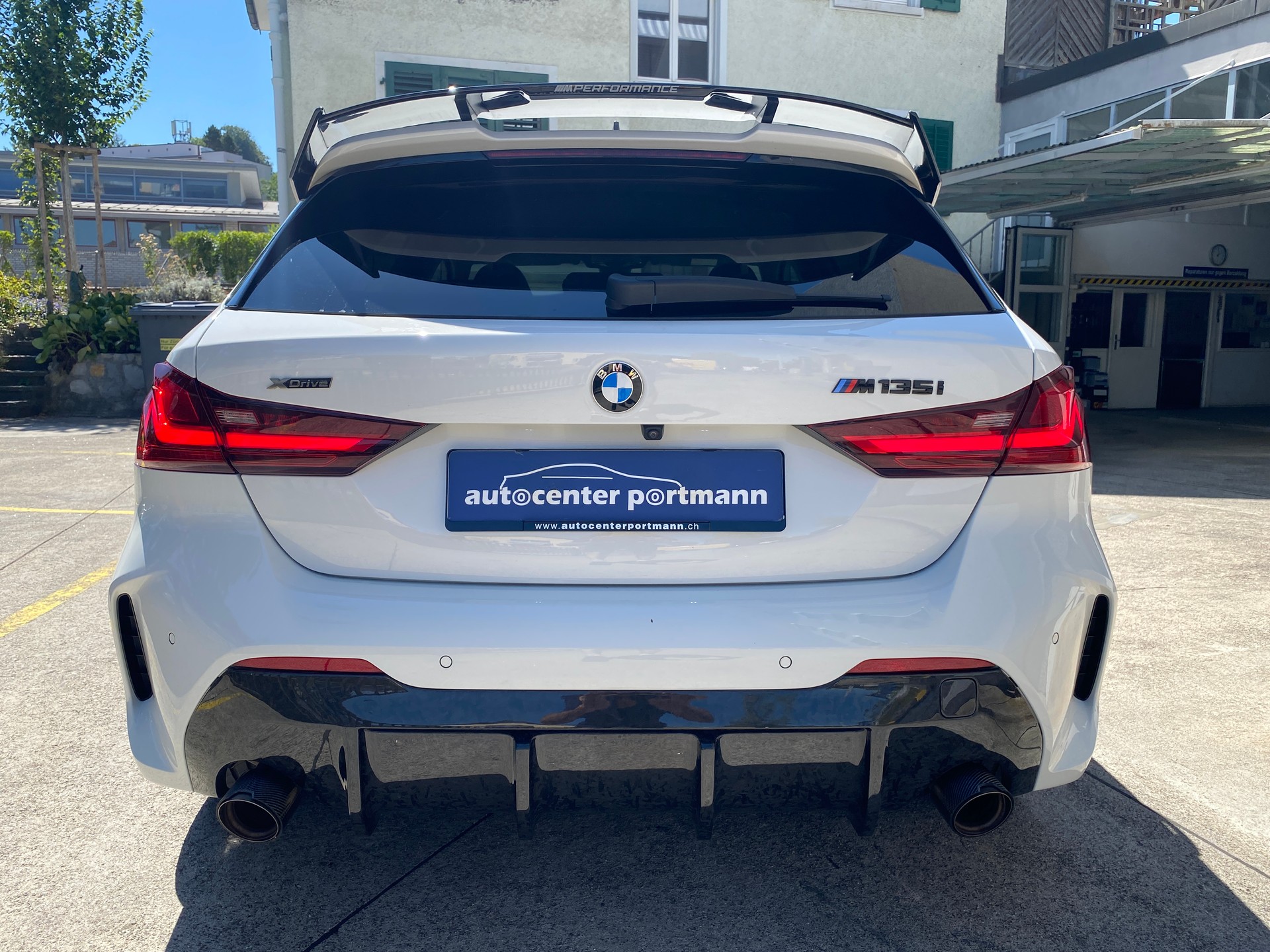 BMW M135i xDrive Swiss Performance Steptronic-image-11