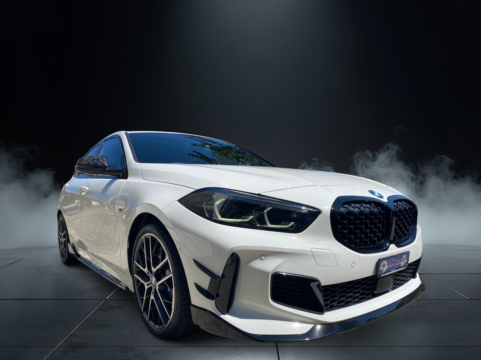 BMW M135i xDrive Swiss Performance Steptronic-showroom-element-1