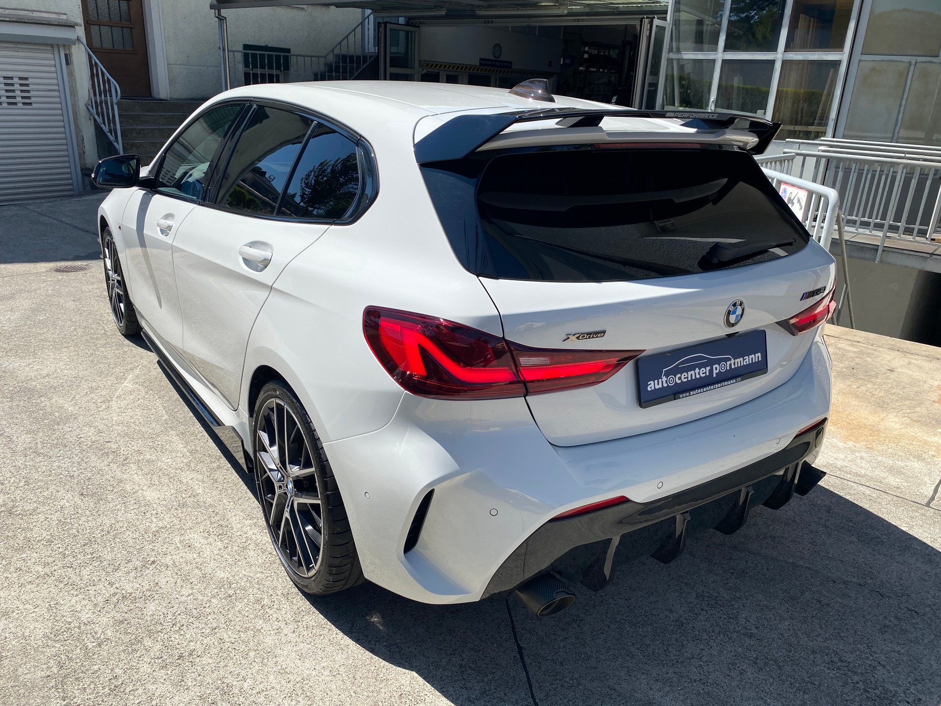 BMW M135i xDrive Swiss Performance Steptronic-image-10