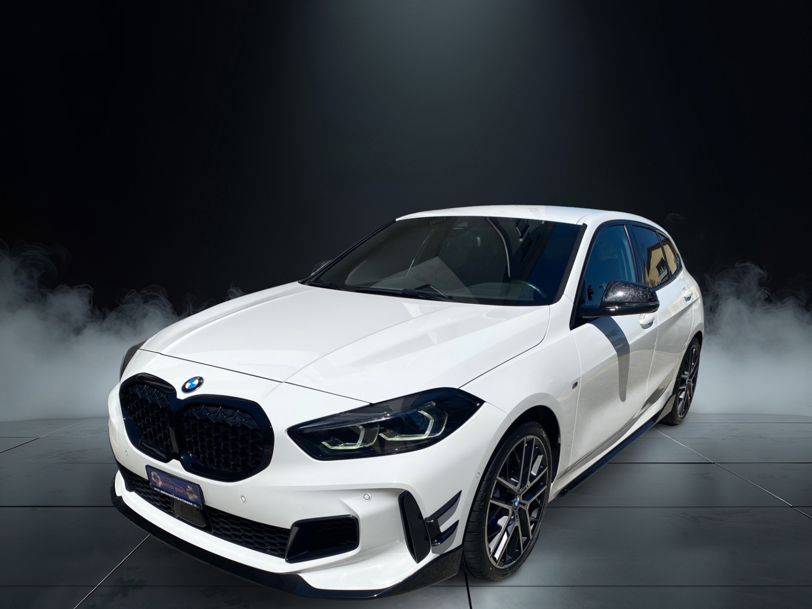 BMW M135i xDrive Swiss Performance Steptronic-showroom-element-2