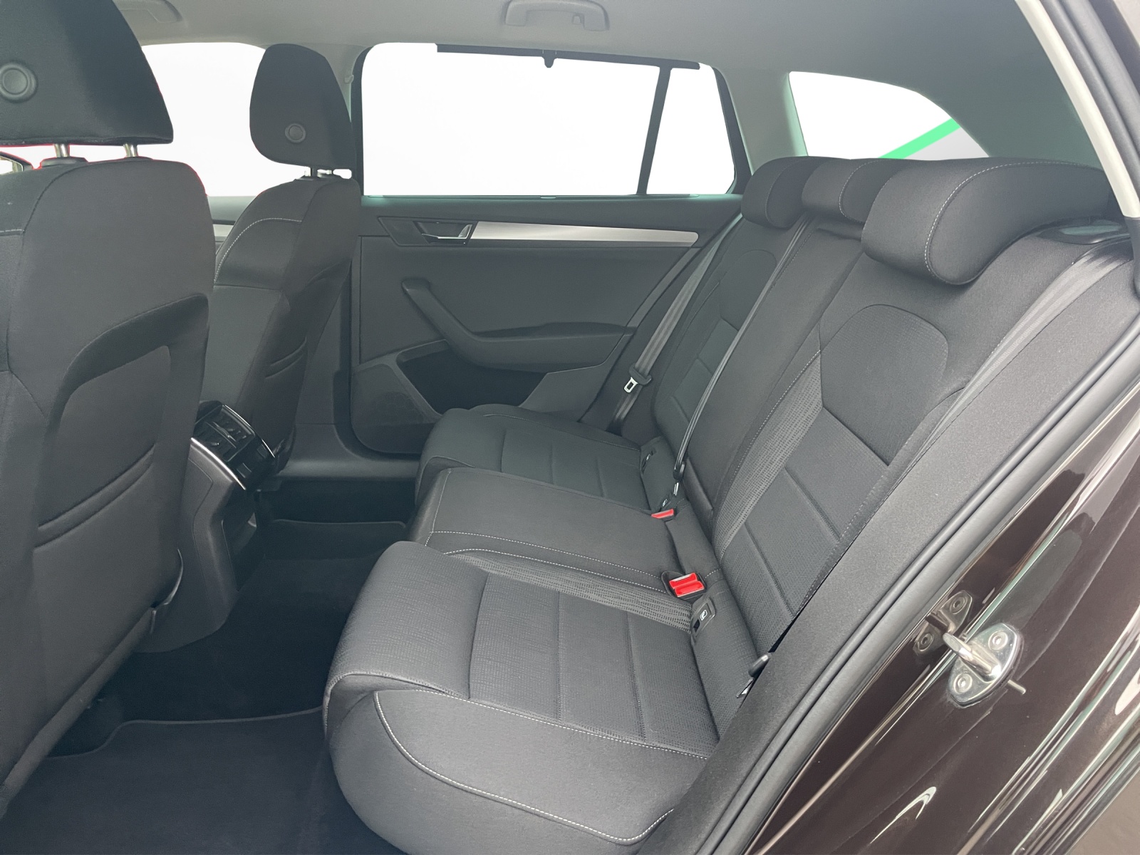 SKODA Superb Combi 1.5 TSI ACT Ambition DSG-image-13