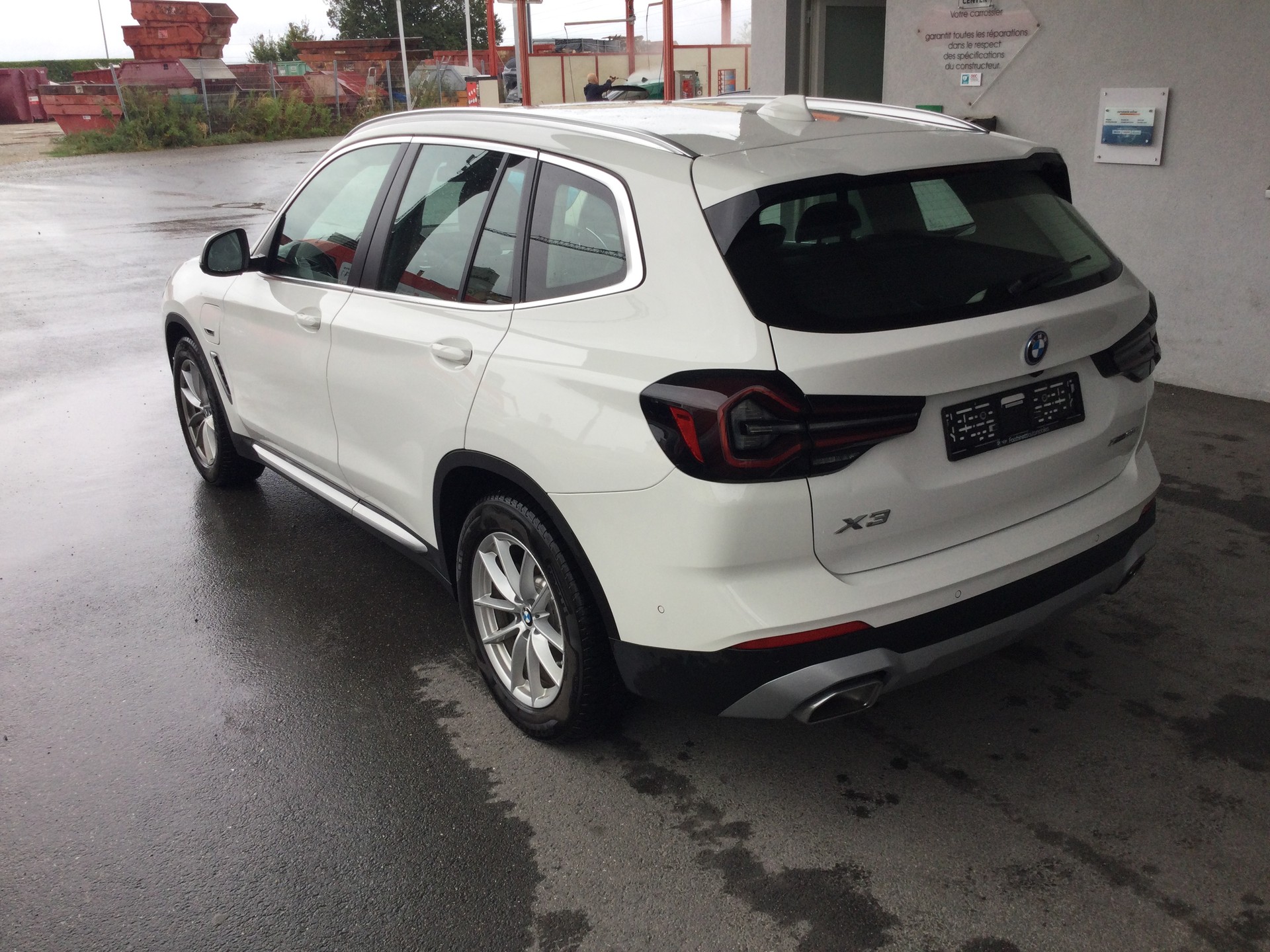 BMW 30e xDrive-image-3