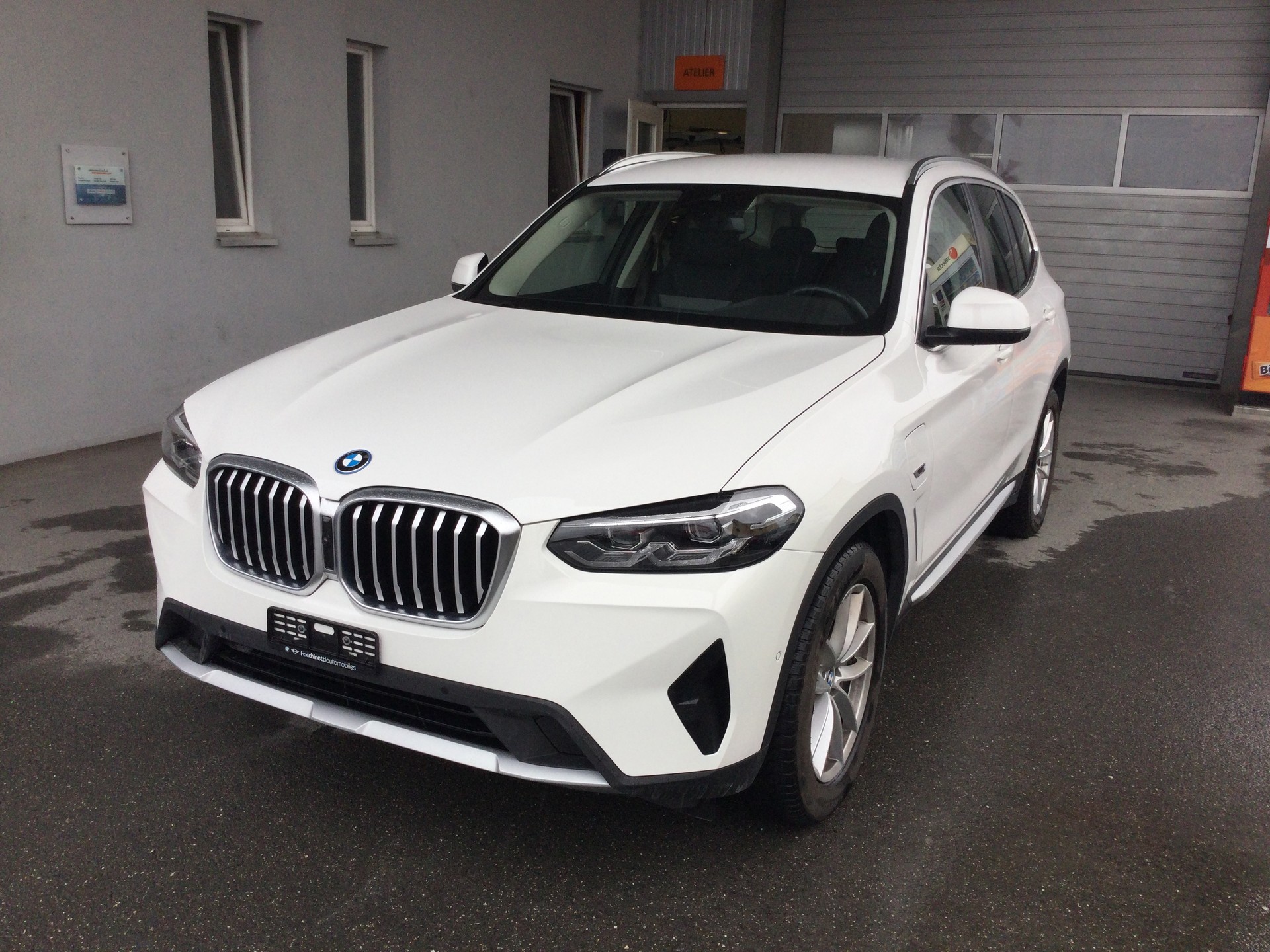 BMW 30e xDrive-image-0