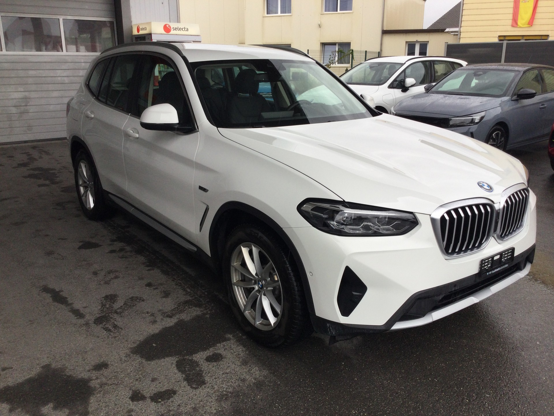 BMW 30e xDrive-image-1