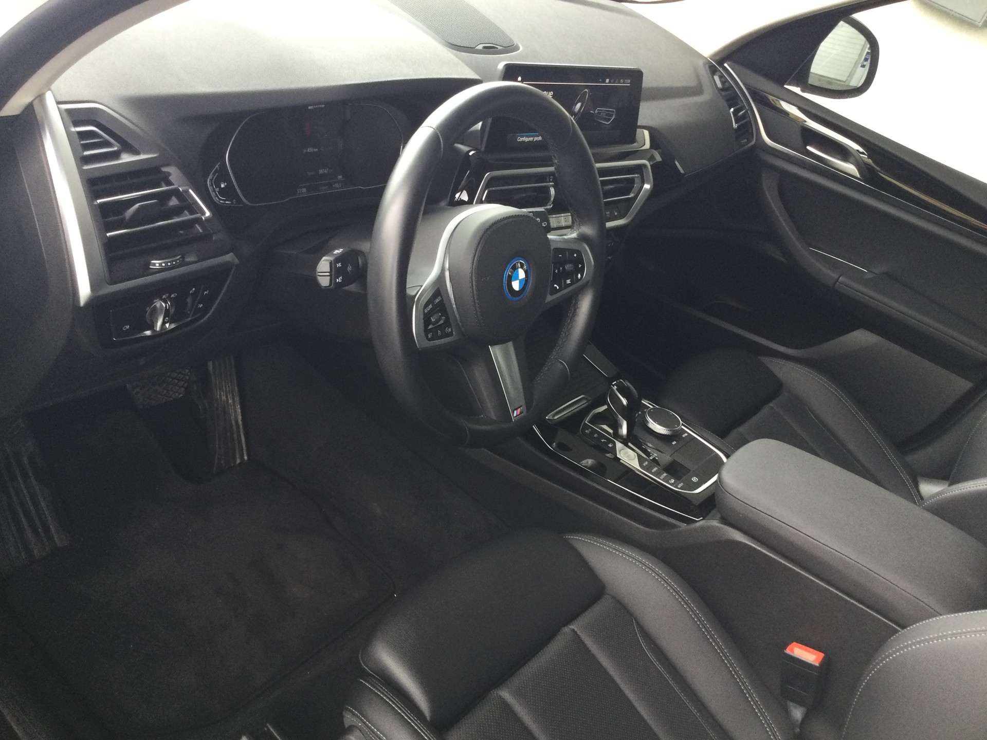 BMW 30e xDrive-image-4
