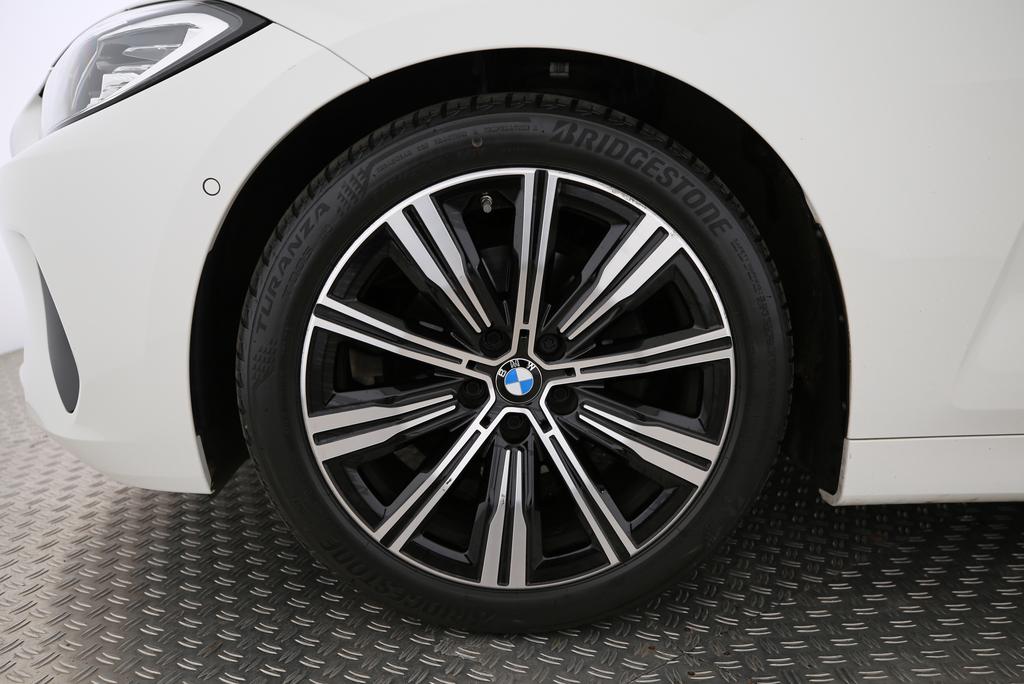 BMW 420i Cabrio-image-17