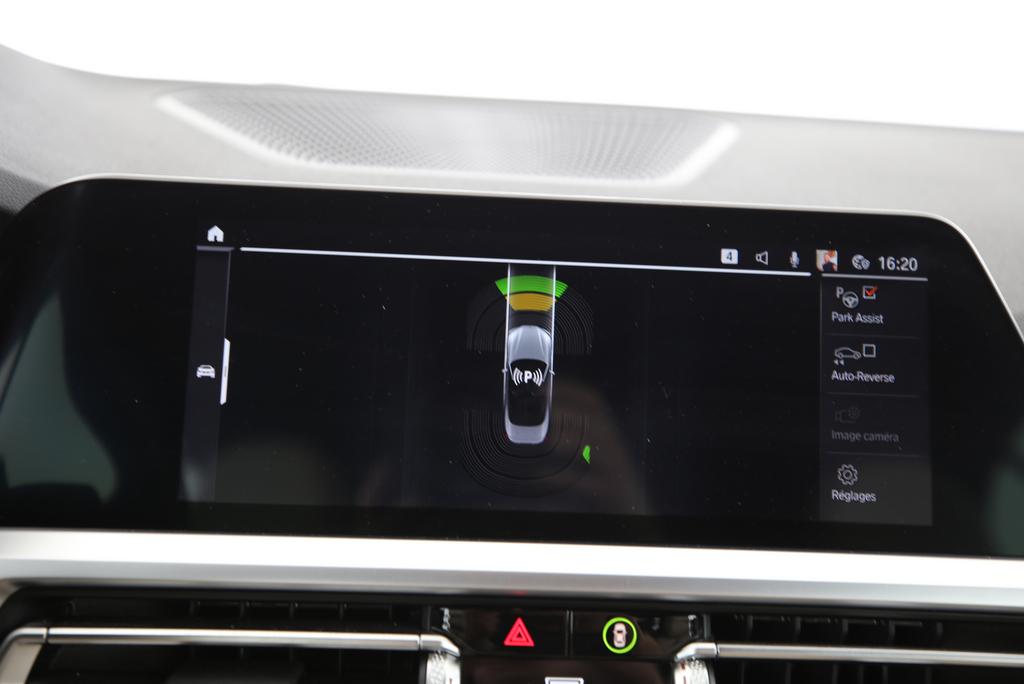 BMW 420i Cabrio-image-9