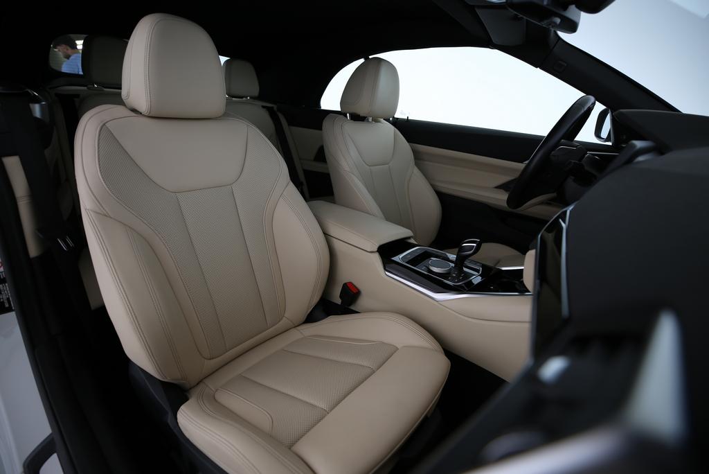 BMW 420i Cabrio-image-13