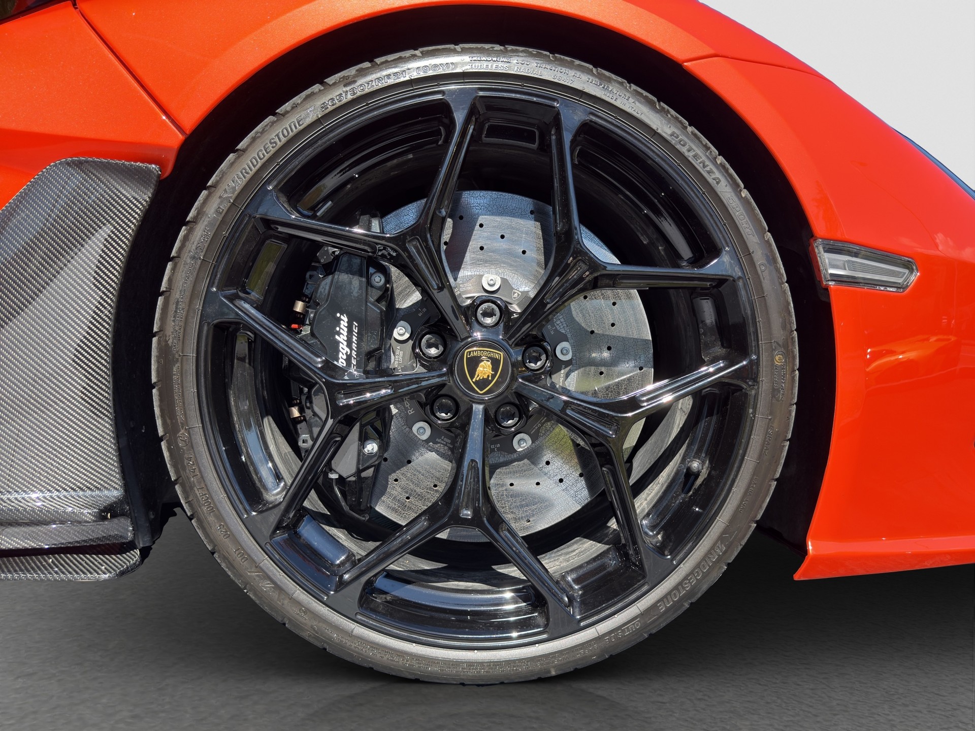LAMBORGHINI Revuelto HPEV-image-8