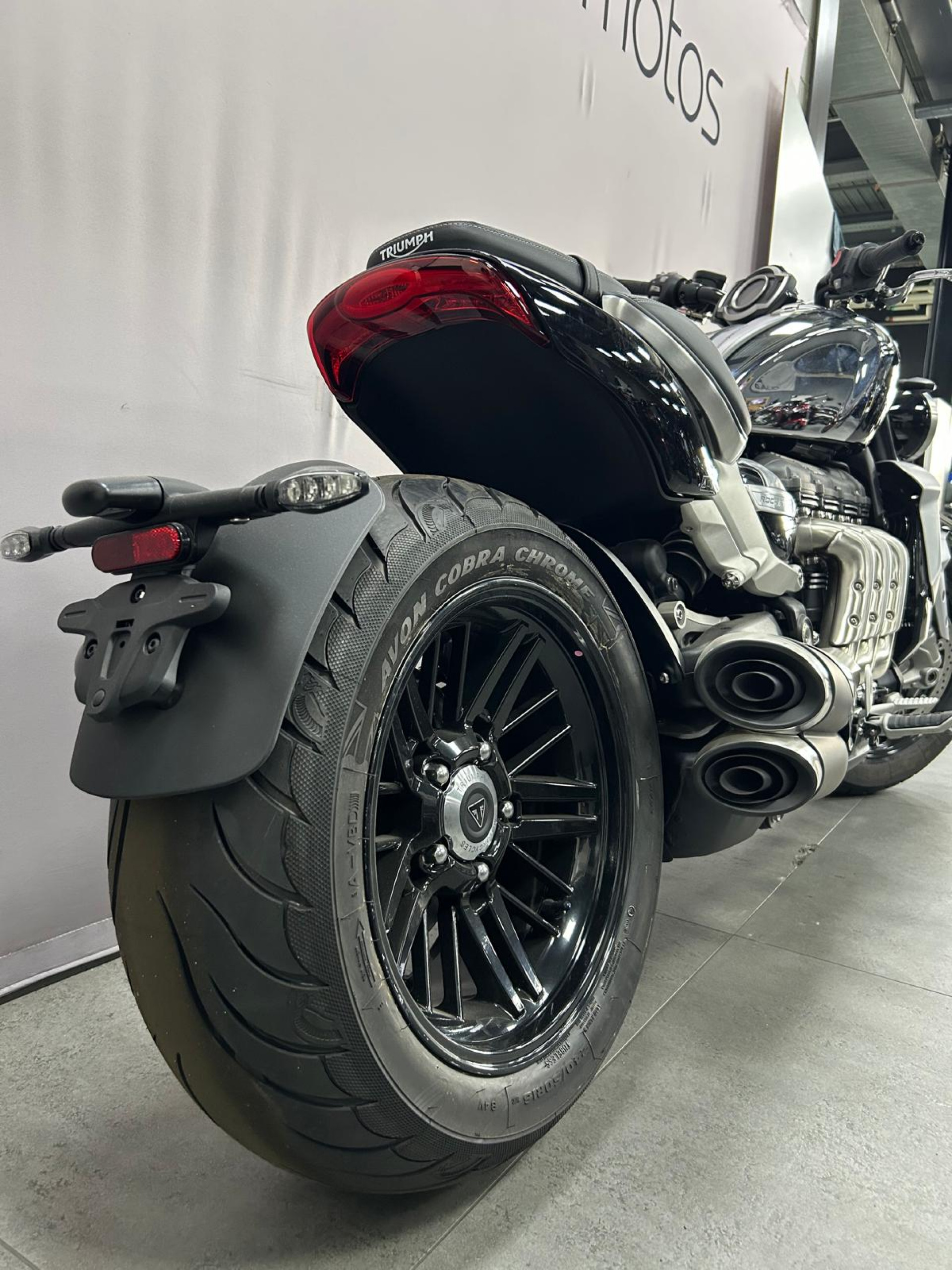 TRIUMPH Rocket 3 R Chrome Edition-showroom-element-1