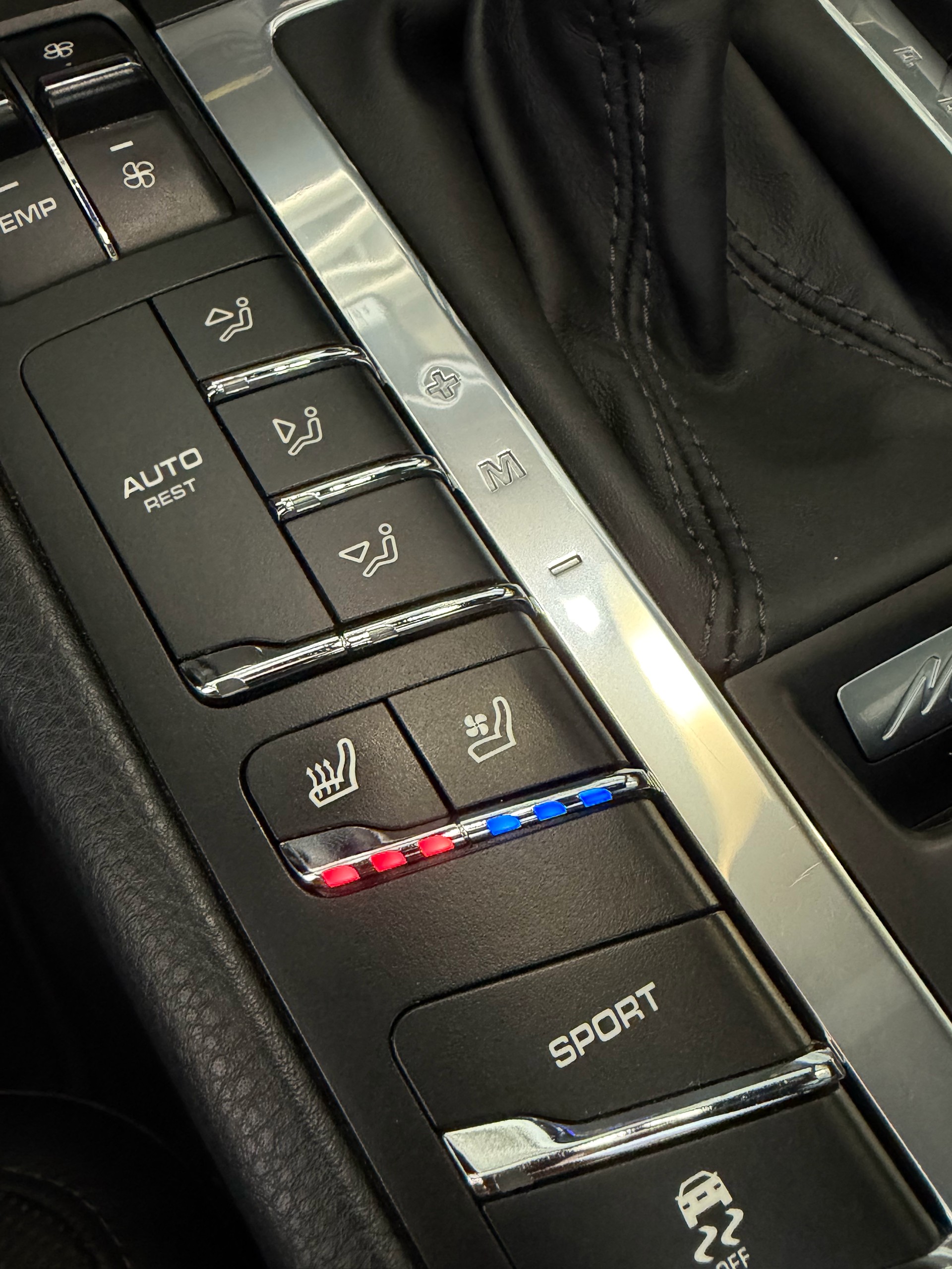 PORSCHE Macan PDK | CH | Swiss Package | Panorama | Sitzbelüftung | Carbon | Memory | DAB |-image-17
