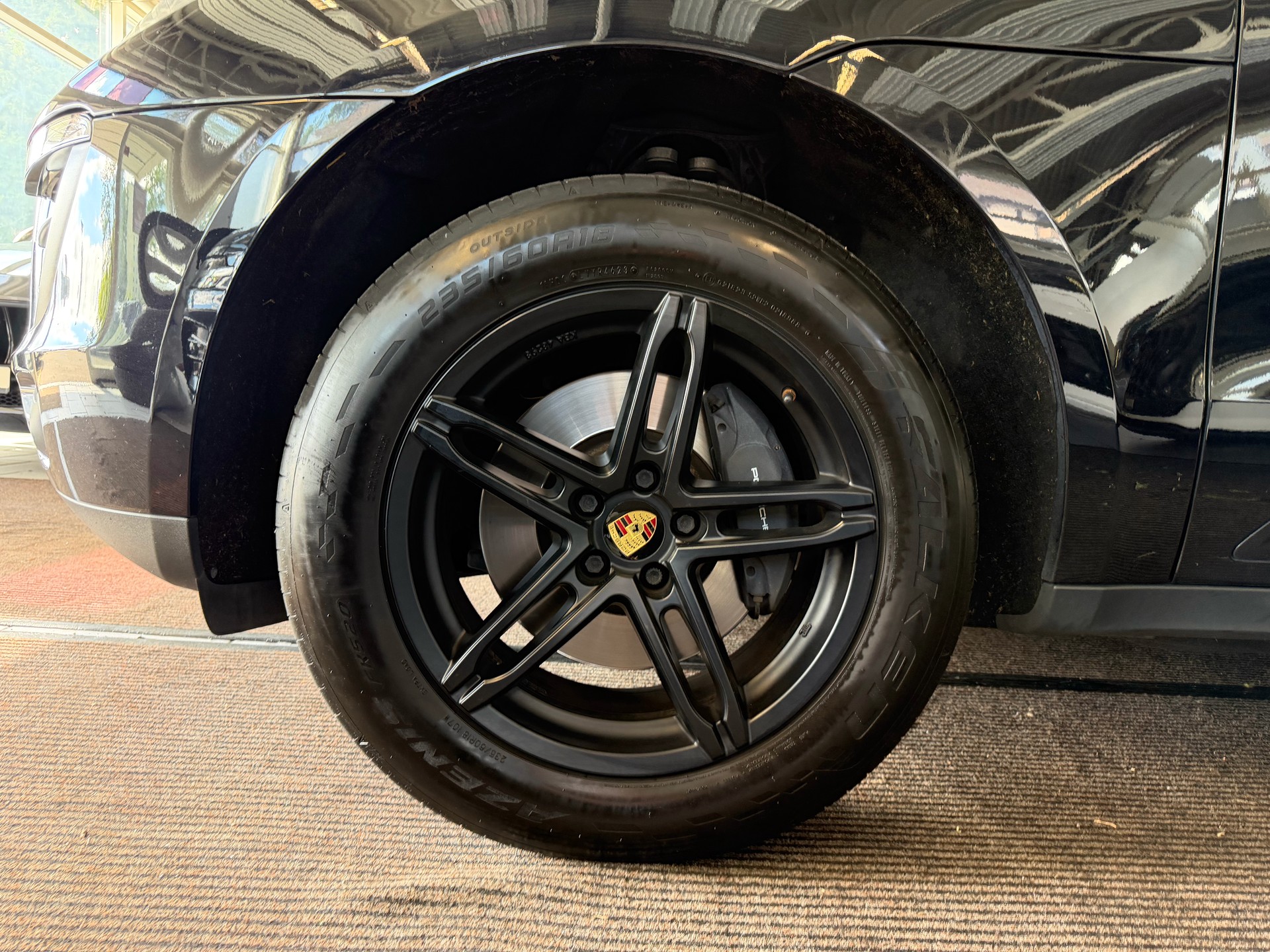 PORSCHE Macan PDK | CH | Swiss Package | Panorama | Sitzbelüftung | Carbon | Memory | DAB |-image-9