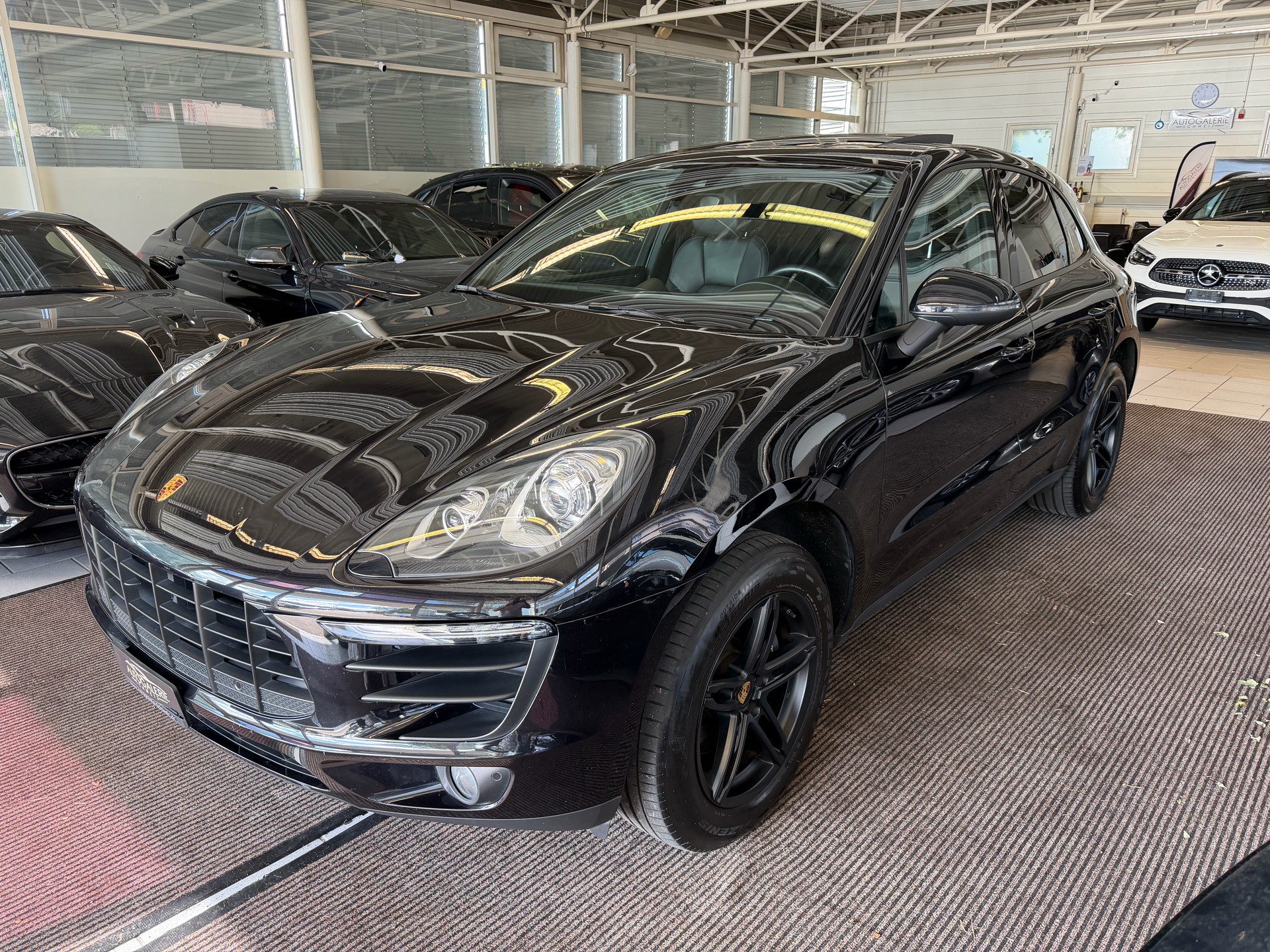 PORSCHE Macan PDK | CH | Swiss Package | Panorama | Sitzbelüftung | Carbon | Memory | DAB |-image-8