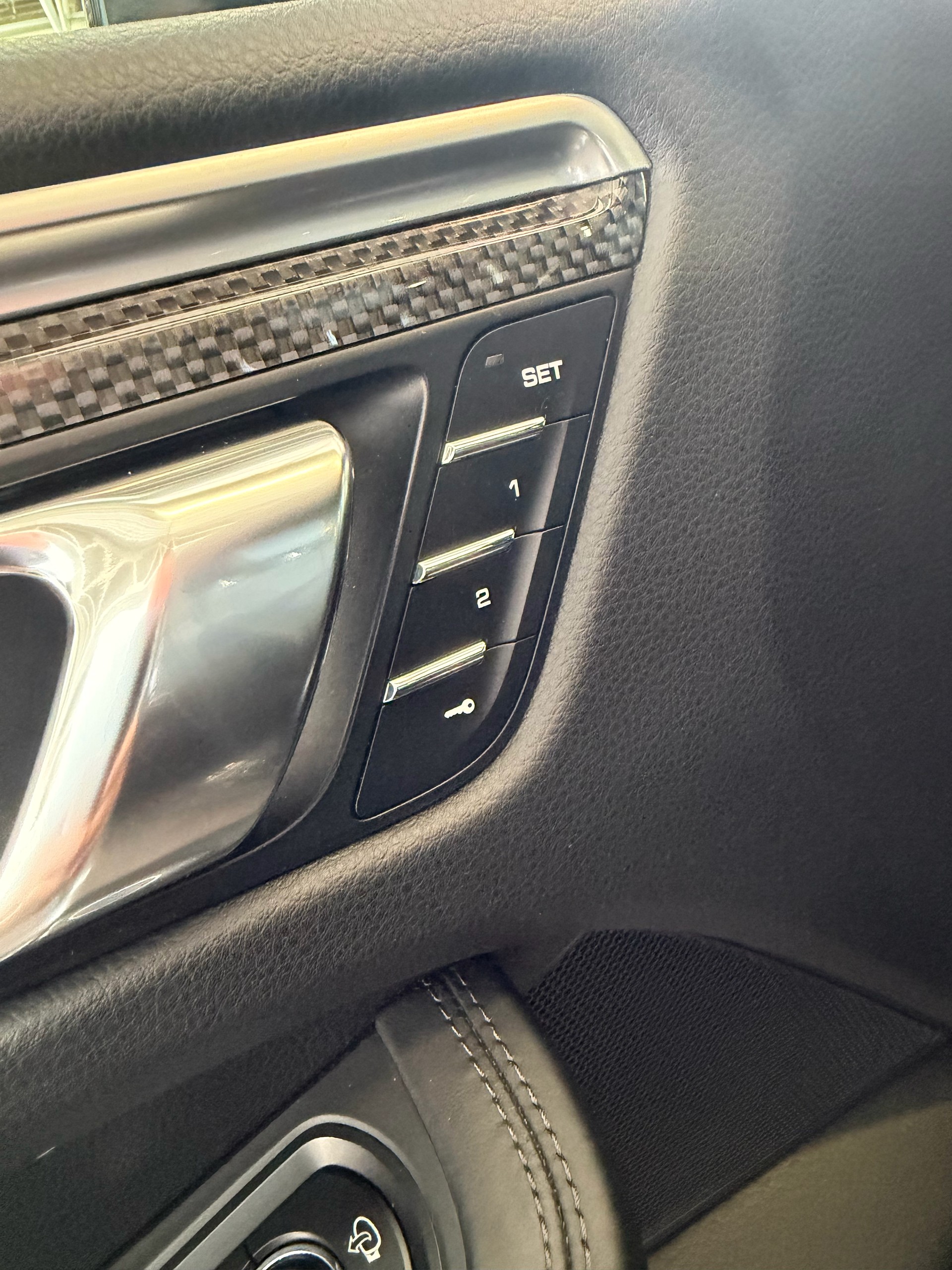 PORSCHE Macan PDK | CH | Swiss Package | Panorama | Sitzbelüftung | Carbon | Memory | DAB |-image-14