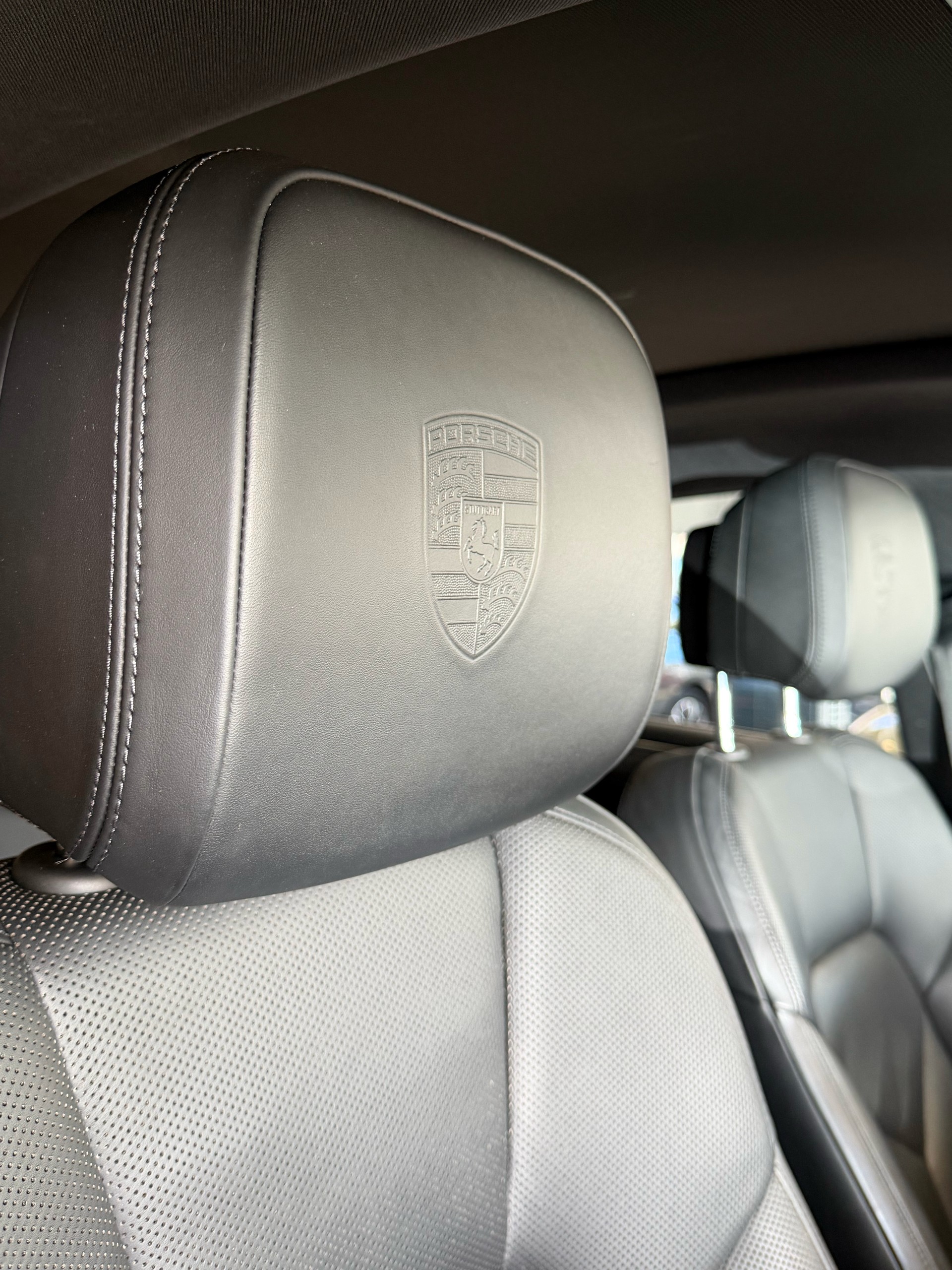 PORSCHE Macan PDK | CH | Swiss Package | Panorama | Sitzbelüftung | Carbon | Memory | DAB |-image-34