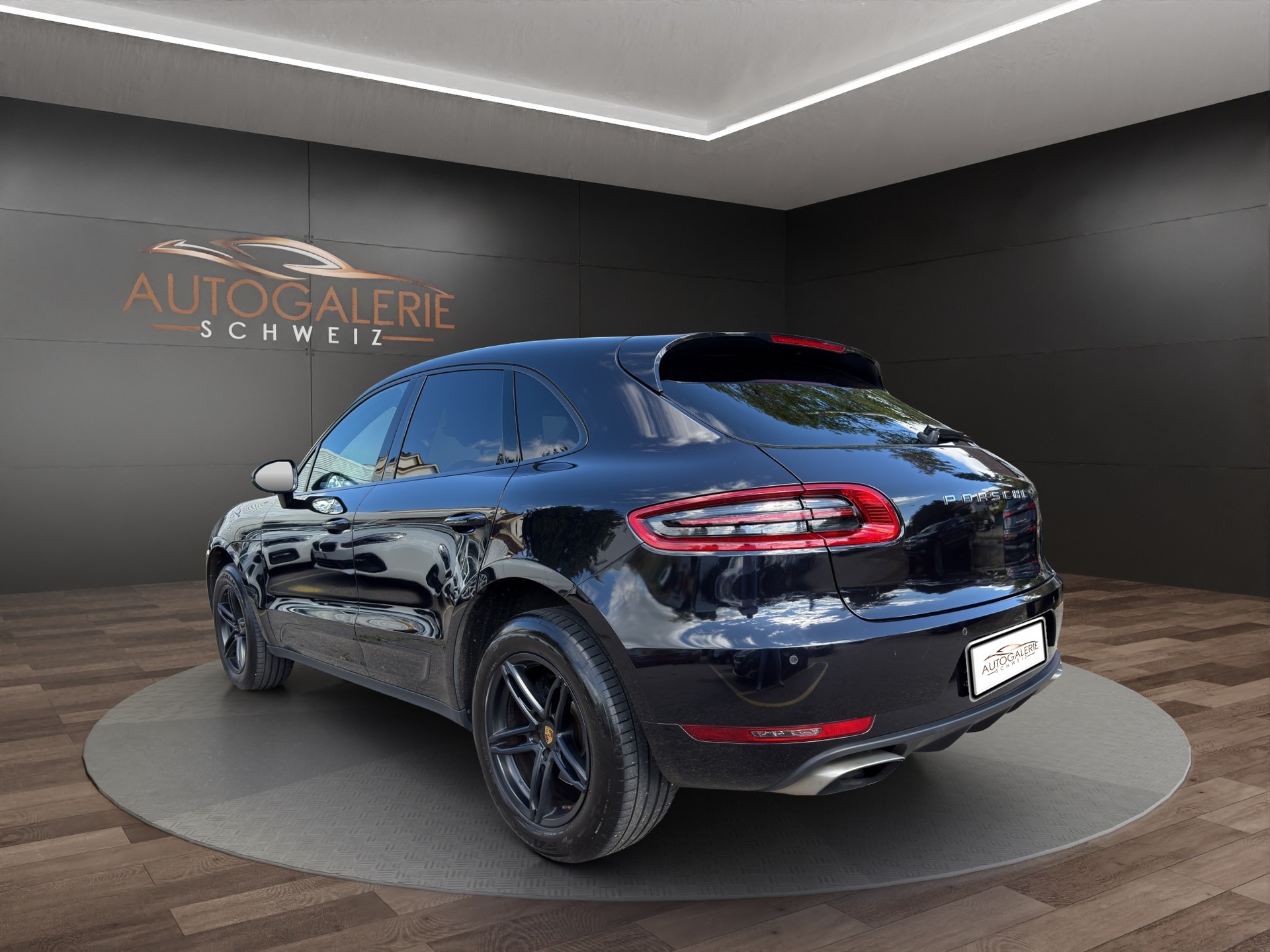PORSCHE Macan PDK | CH | Swiss Package | Panorama | Sitzbelüftung | Carbon | Memory | DAB |-showroom-element-2