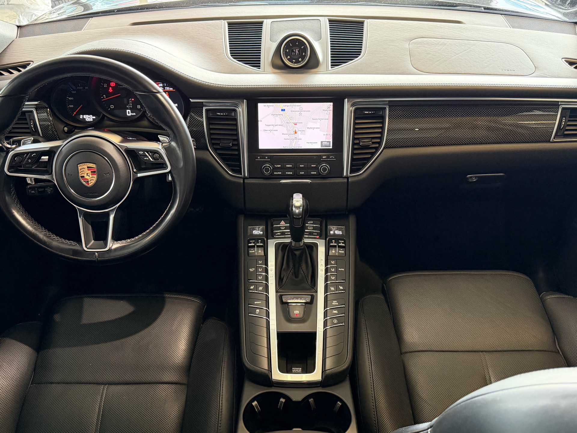 PORSCHE Macan PDK | CH | Swiss Package | Panorama | Sitzbelüftung | Carbon | Memory | DAB |-image-24