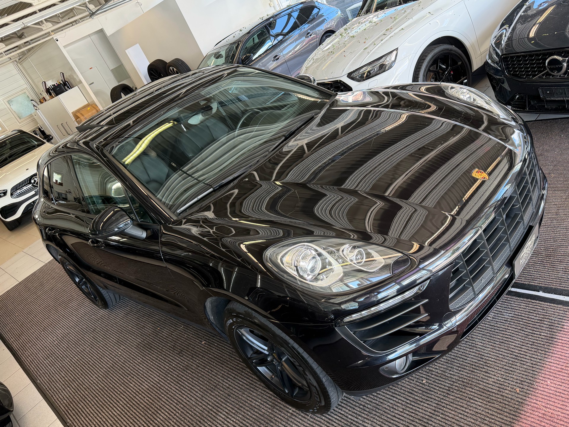 PORSCHE Macan PDK | CH | Swiss Package | Panorama | Sitzbelüftung | Carbon | Memory | DAB |-image-38