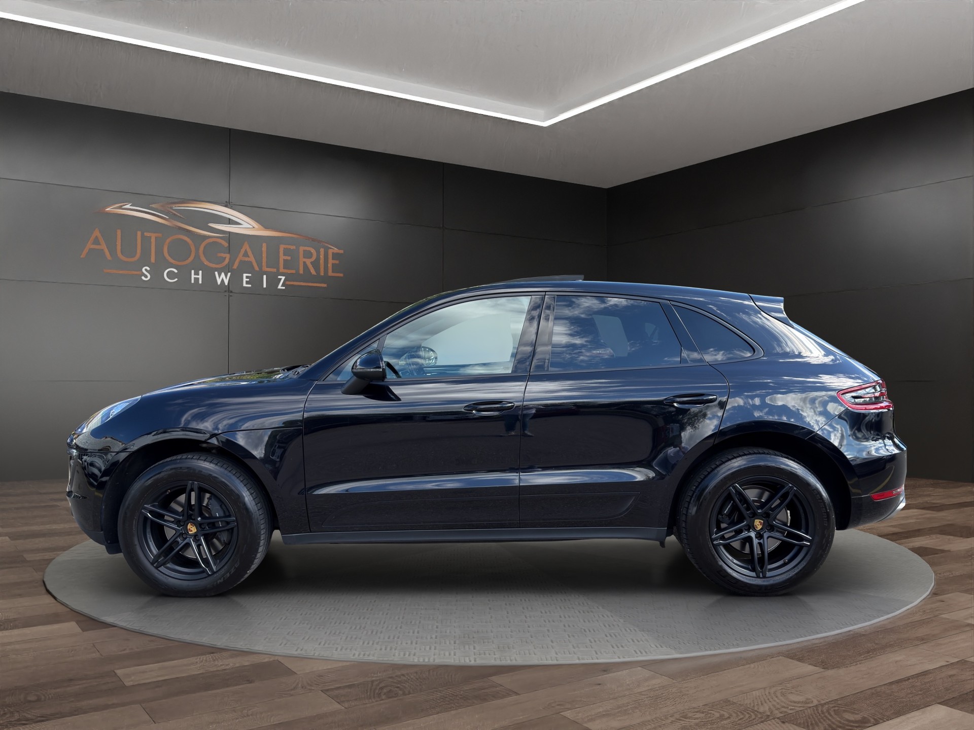 PORSCHE Macan PDK | CH | Swiss Package | Panorama | Sitzbelüftung | Carbon | Memory | DAB |-showroom-element-1