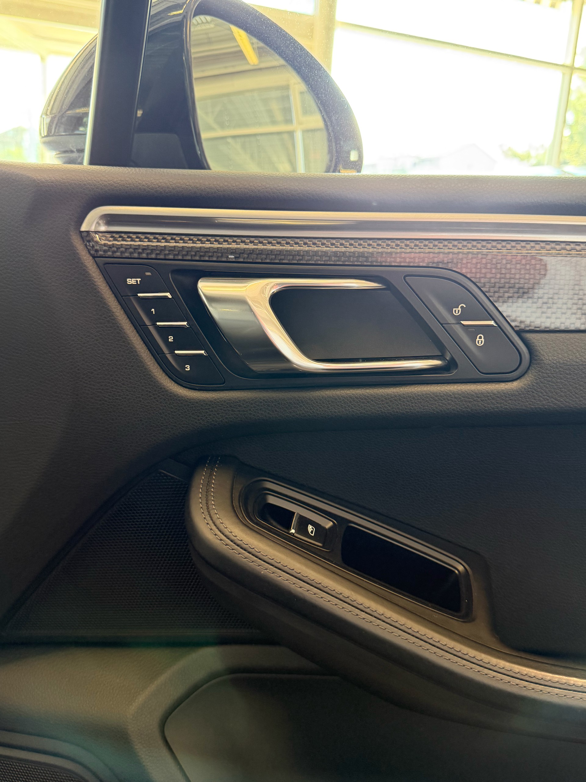 PORSCHE Macan PDK | CH | Swiss Package | Panorama | Sitzbelüftung | Carbon | Memory | DAB |-image-35