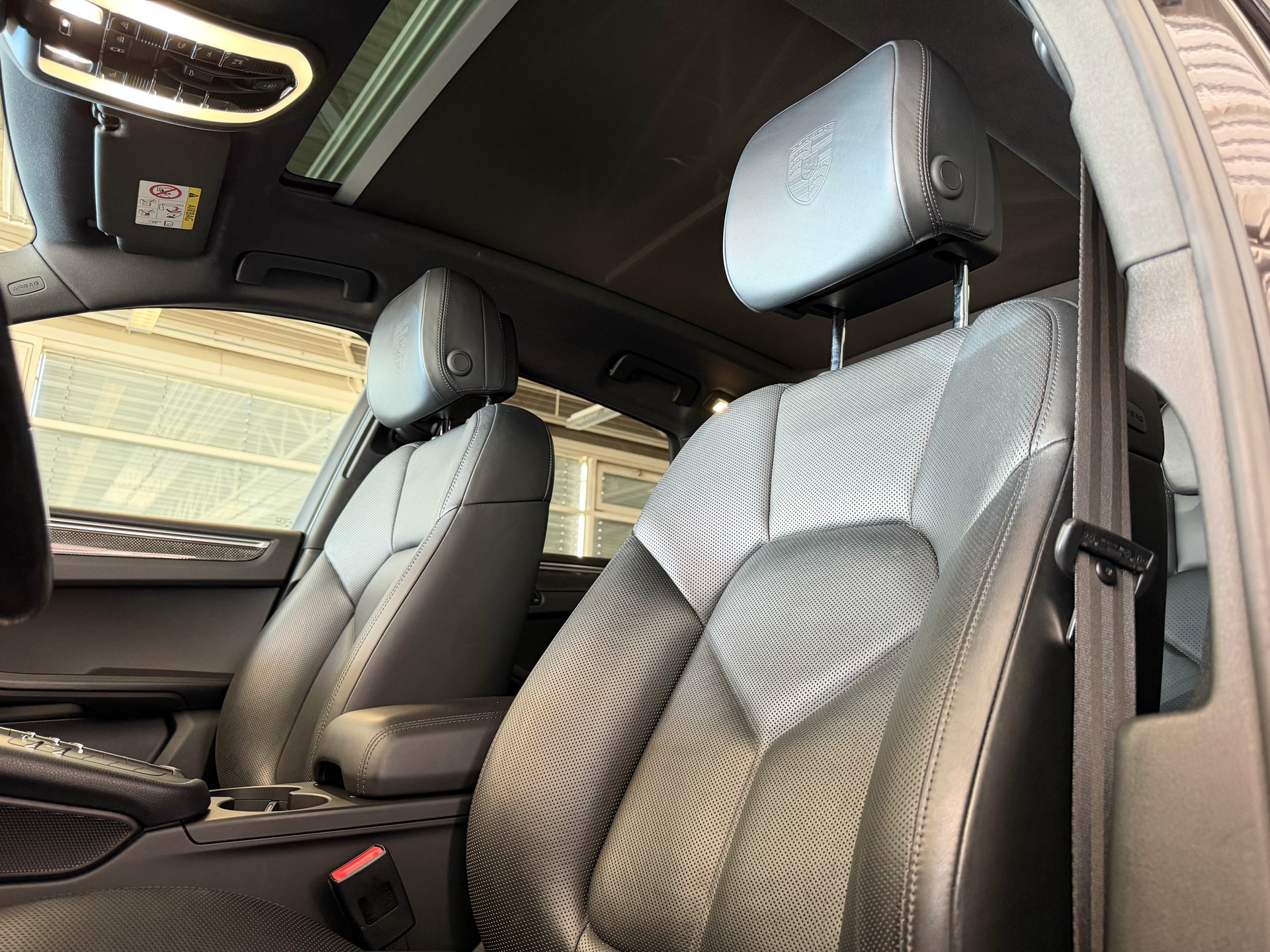 PORSCHE Macan PDK | CH | Swiss Package | Panorama | Sitzbelüftung | Carbon | Memory | DAB |-image-10