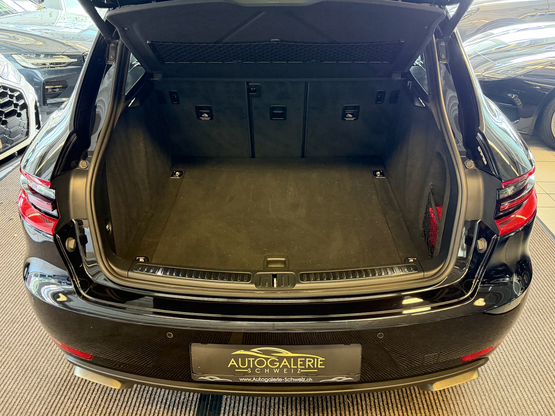 PORSCHE Macan PDK | CH | Swiss Package | Panorama | Sitzbelüftung | Carbon | Memory | DAB |-image-27