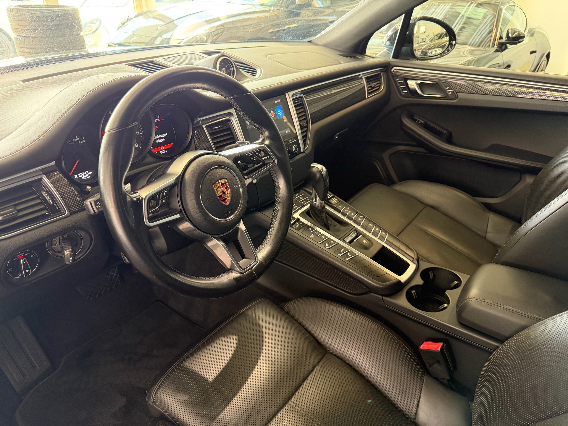 PORSCHE Macan PDK | CH | Swiss Package | Panorama | Sitzbelüftung | Carbon | Memory | DAB |-image-13