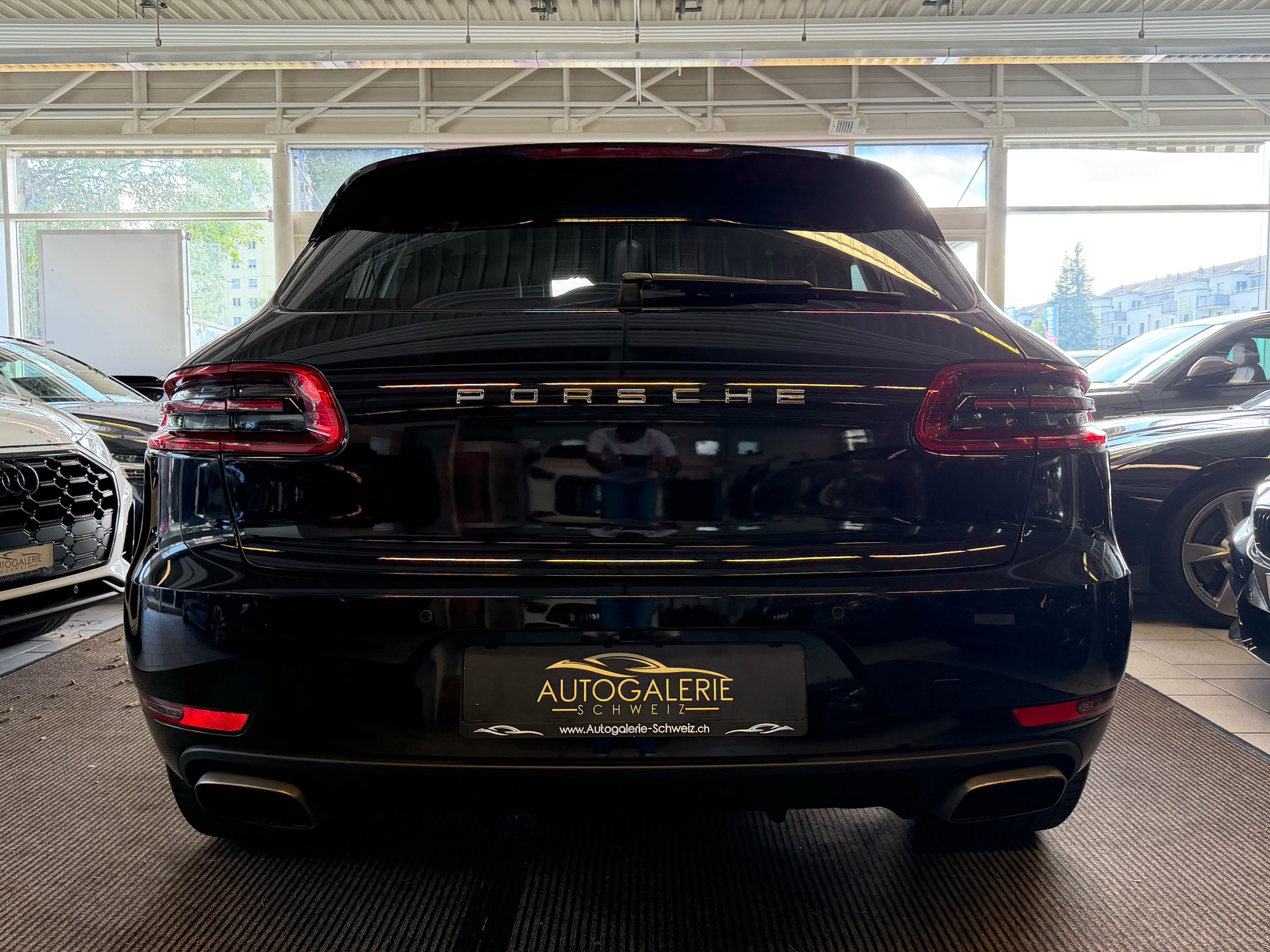 PORSCHE Macan PDK | CH | Swiss Package | Panorama | Sitzbelüftung | Carbon | Memory | DAB |-image-26