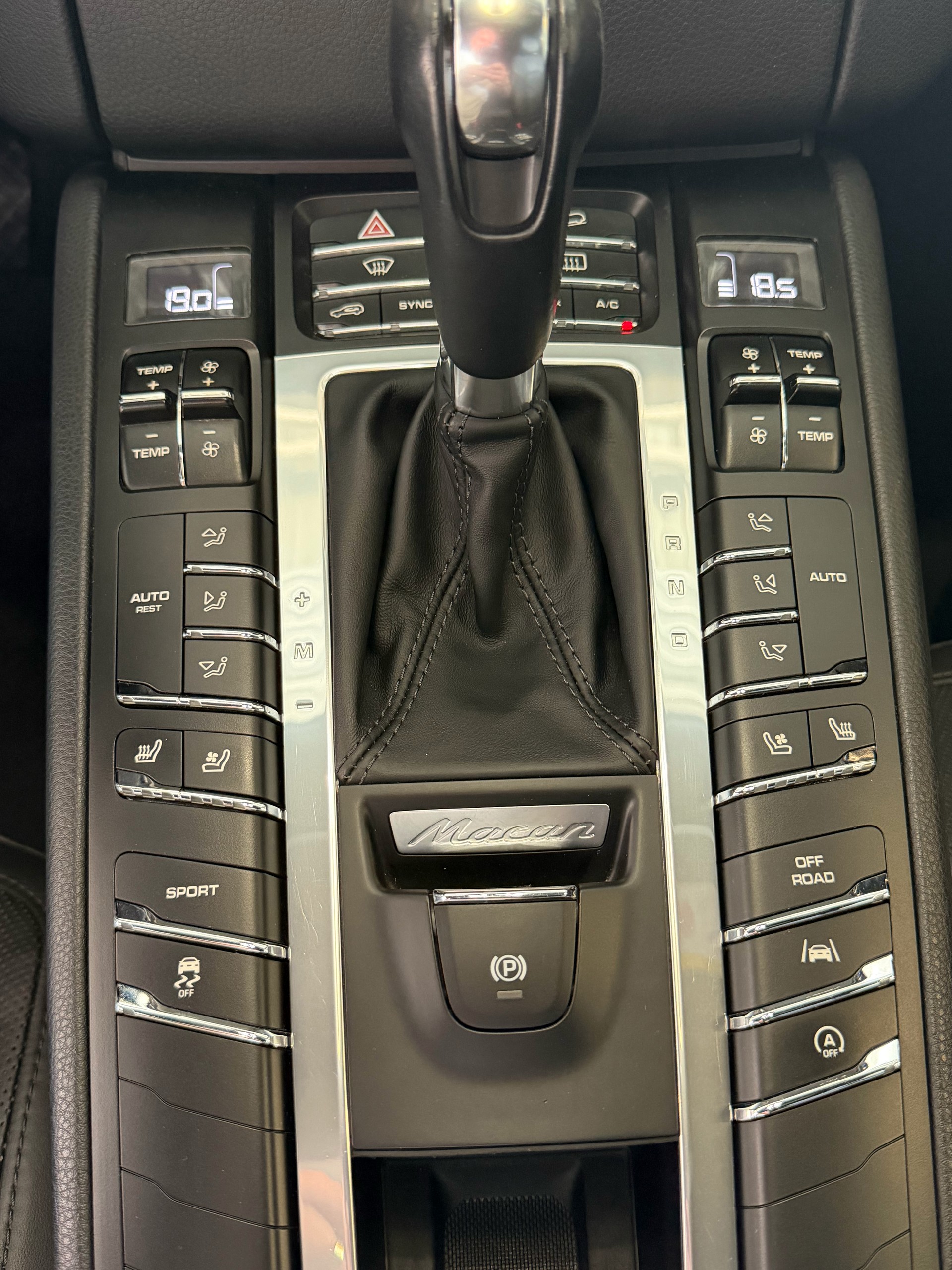 PORSCHE Macan PDK | CH | Swiss Package | Panorama | Sitzbelüftung | Carbon | Memory | DAB |-image-18