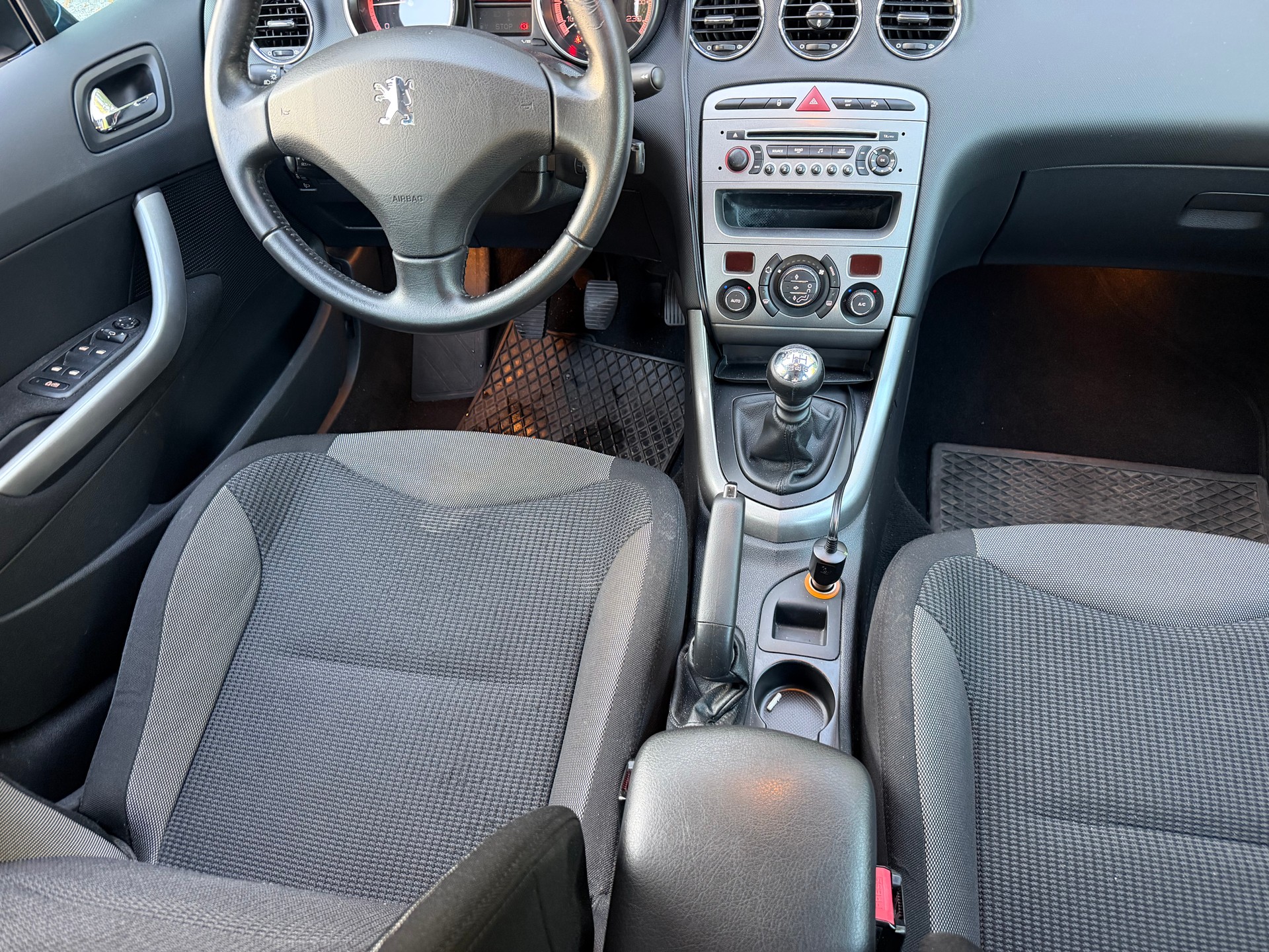 PEUGEOT 308 1.6 HDI Sport-image-5