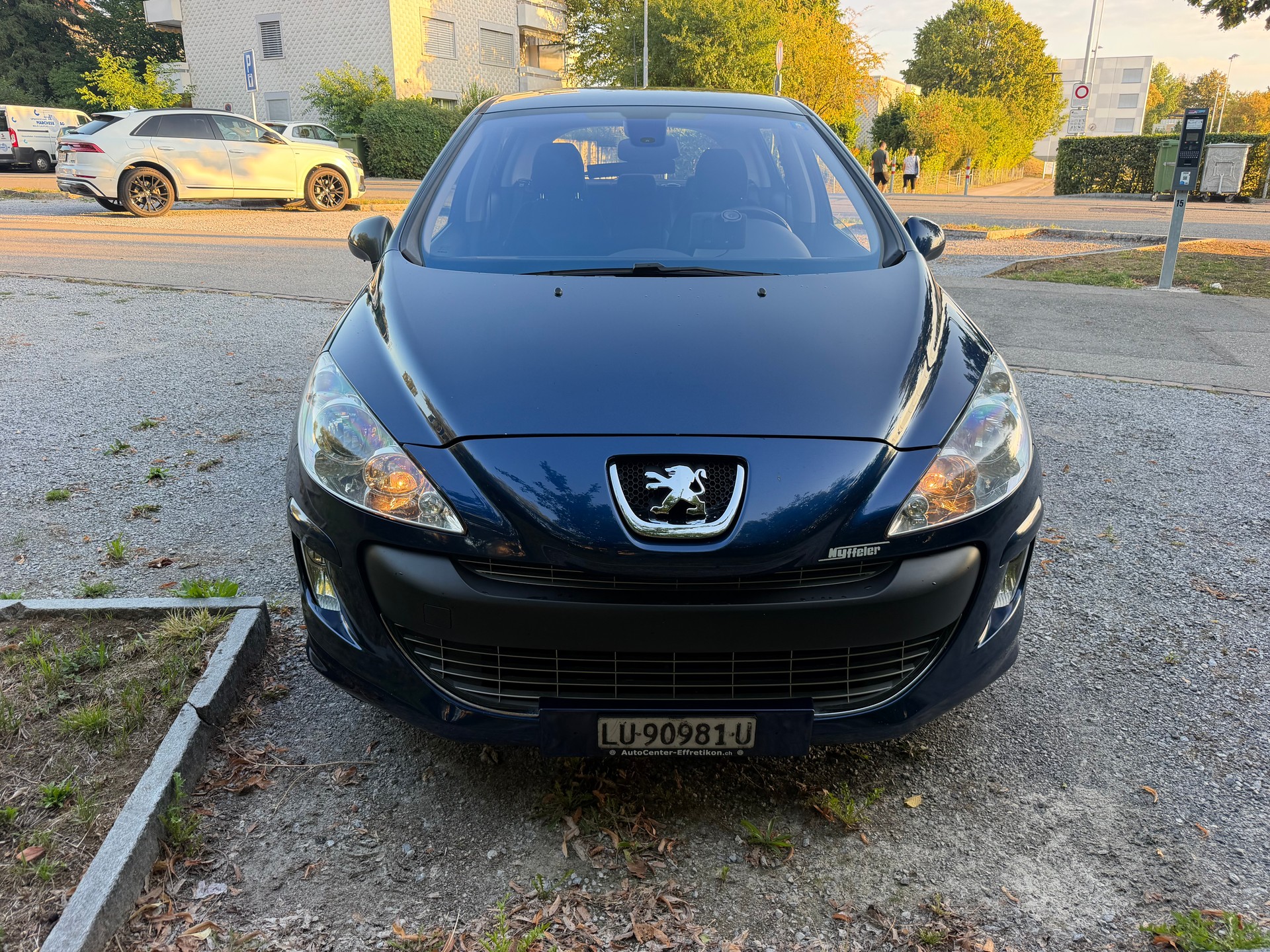PEUGEOT 308 1.6 HDI Sport-image-9