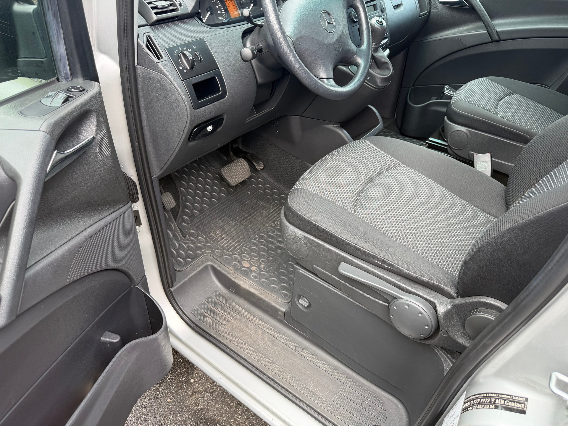MERCEDES-BENZ Vito 116 CDI Blue Efficiency 4Matic A-image-12