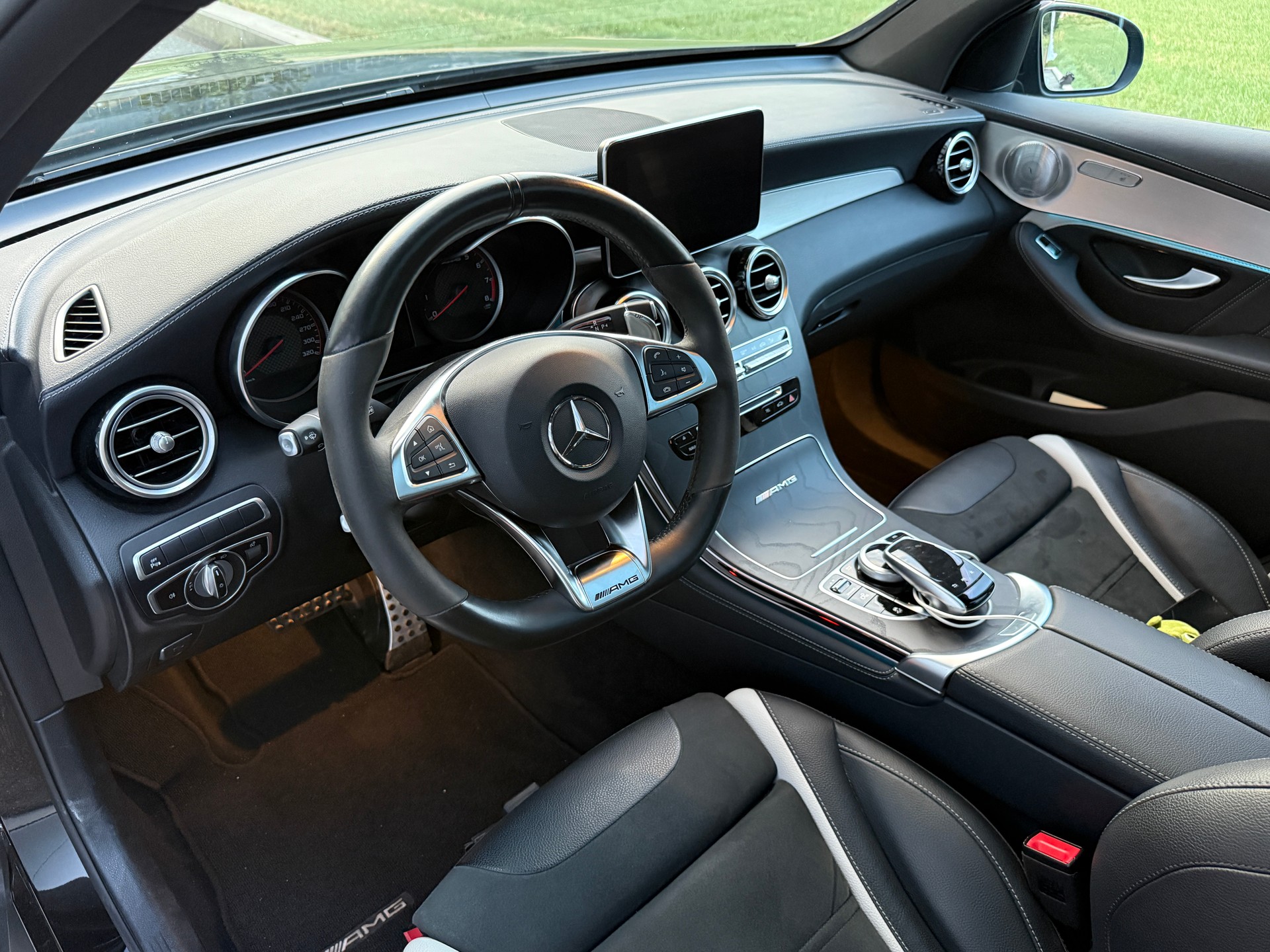 MERCEDES-BENZ GLC 63 S AMG 4Matic+ 9G-Tronic-image-6