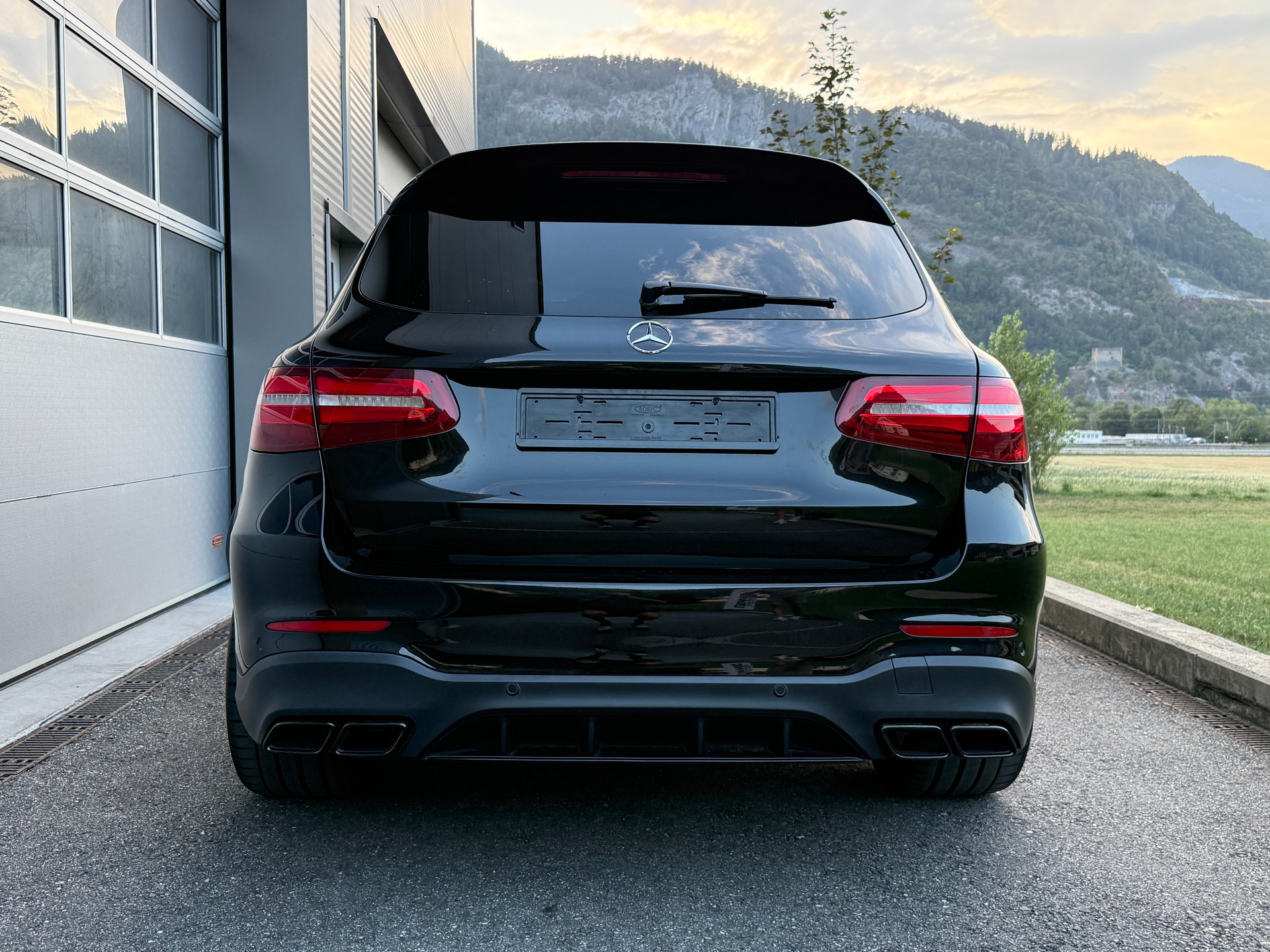 MERCEDES-BENZ GLC 63 S AMG 4Matic+ 9G-Tronic-image-3