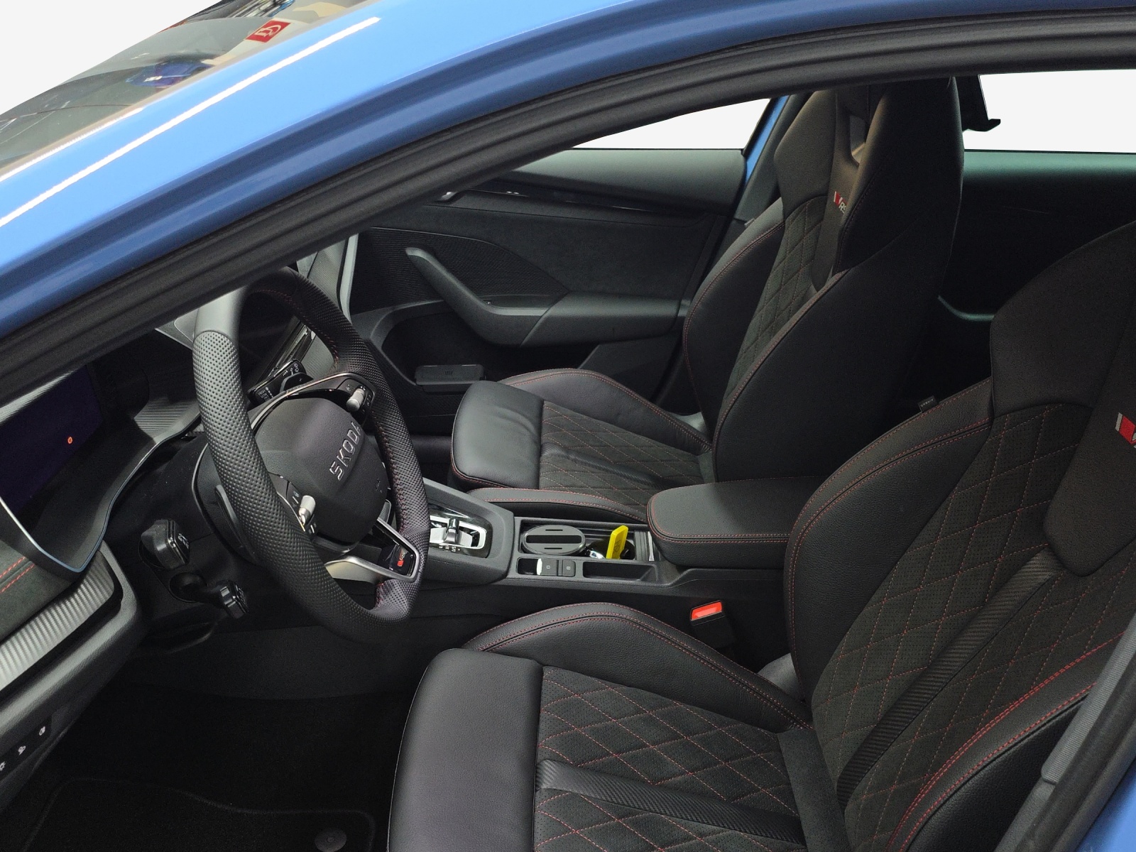 SKODA Octavia Combi 2.0 TSI DSG RS 30 Years Edition-image-7