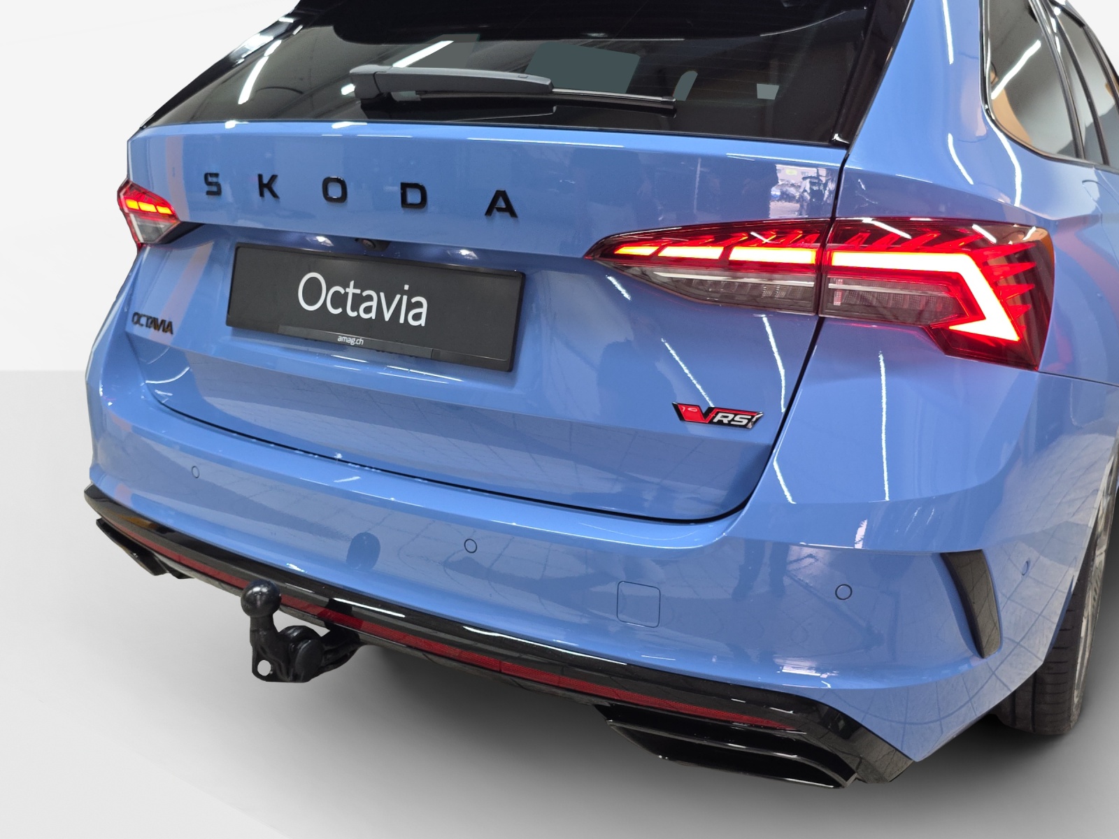 SKODA Octavia Combi 2.0 TSI DSG RS 30 Years Edition-image-14