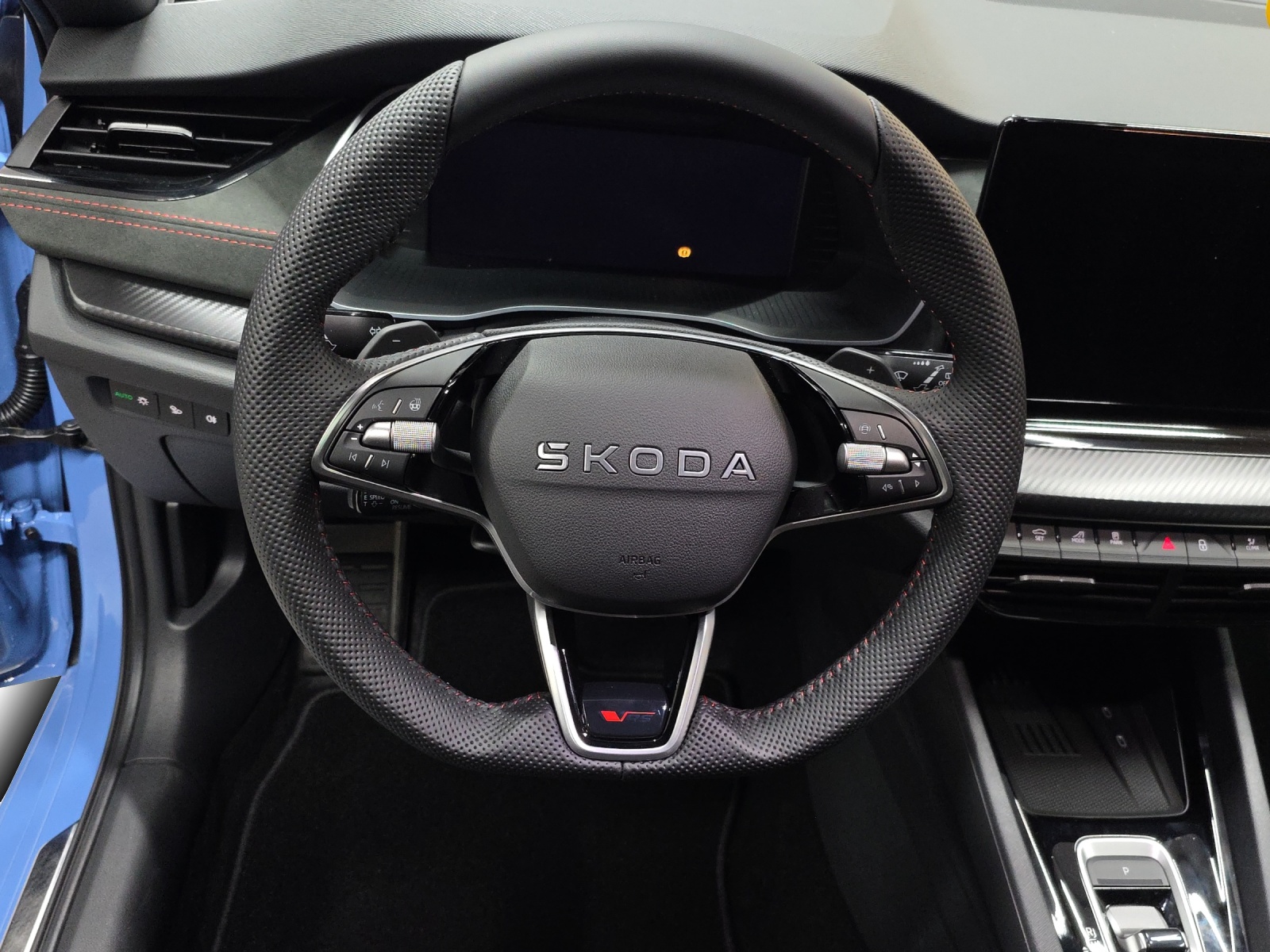 SKODA Octavia Combi 2.0 TSI DSG RS 30 Years Edition-image-9