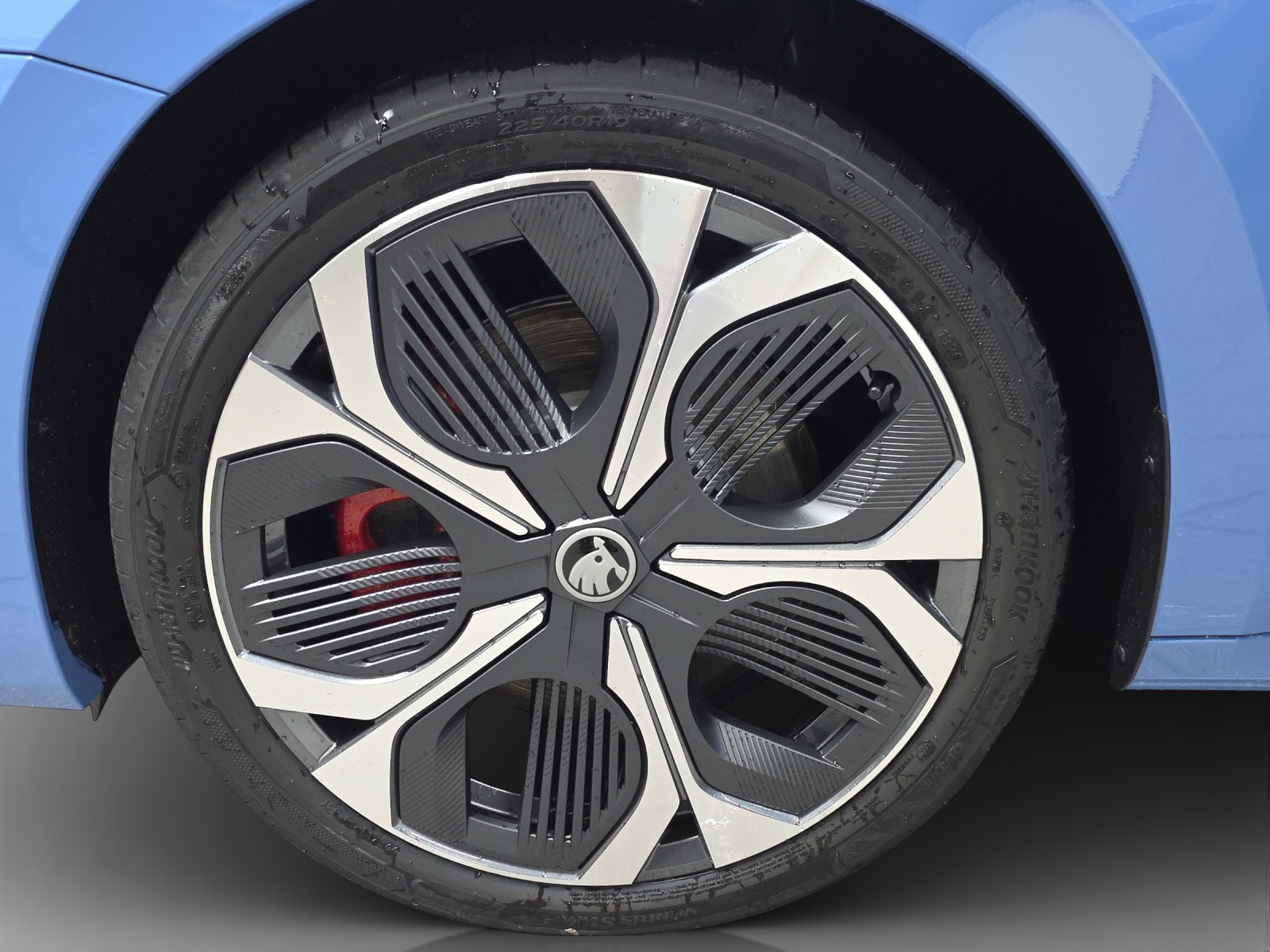 SKODA Octavia Combi 2.0 TSI DSG RS 30 Years Edition-image-13