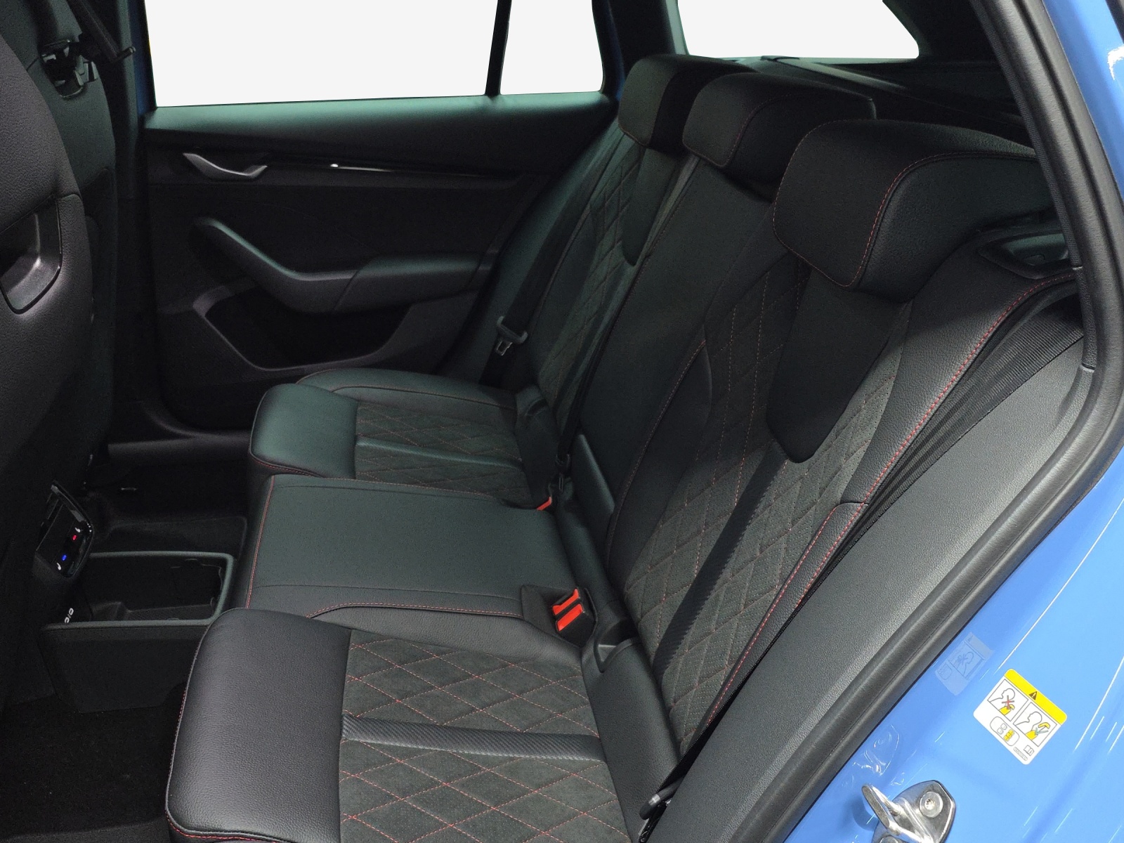 SKODA Octavia Combi 2.0 TSI DSG RS 30 Years Edition-image-11